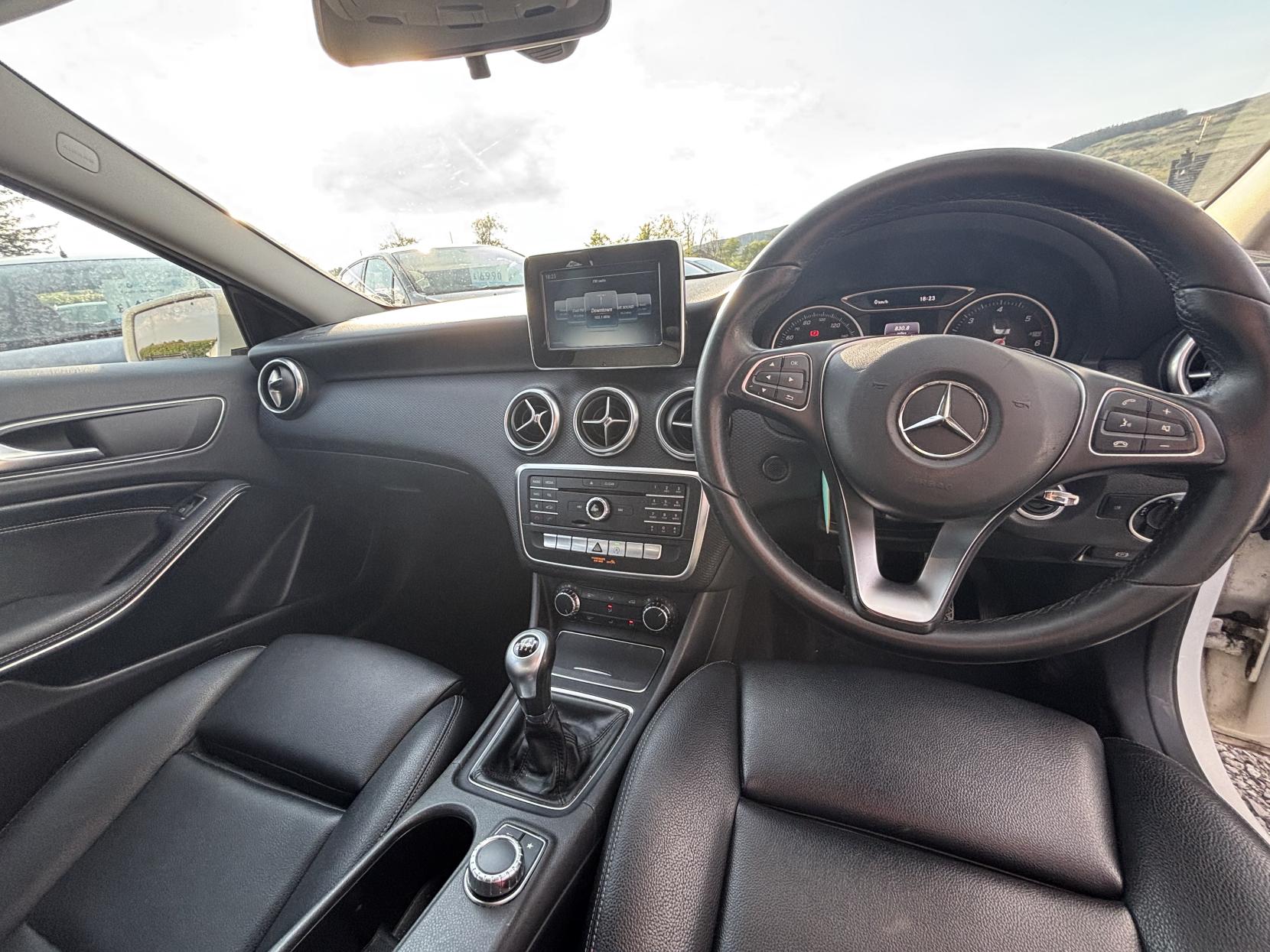 Mercedes-Benz A Class 1.5 A180d SE Hatchback 5dr Diesel Manual Euro 6 (s/s) (109 ps)