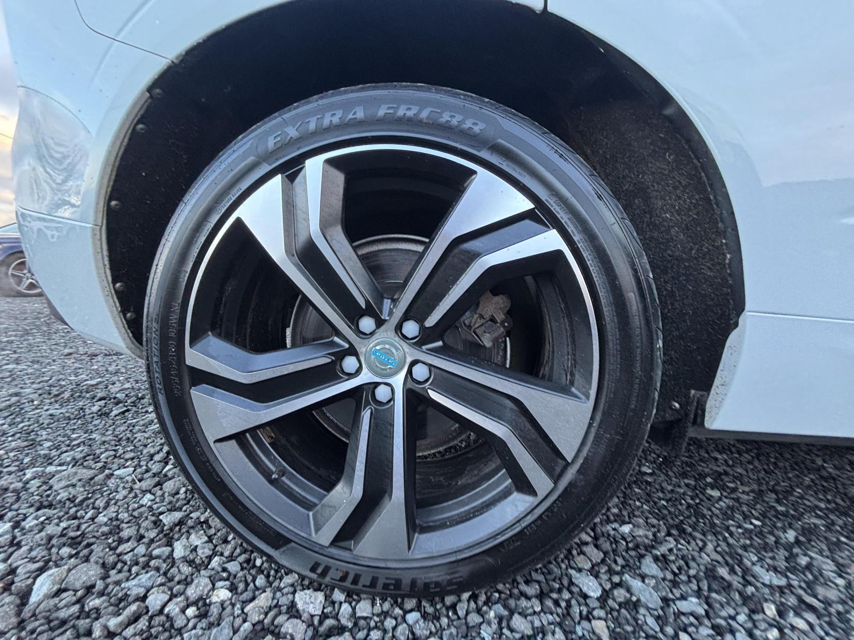 Volvo XC60 2.0 D4 Momentum SUV 5dr Diesel Auto AWD Euro 6 (s/s) (190 ps)