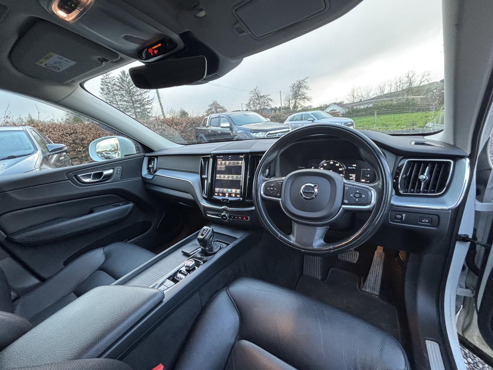 Volvo XC60 2.0 D4 Momentum SUV 5dr Diesel Auto AWD Euro 6 (s/s) (190 ps)