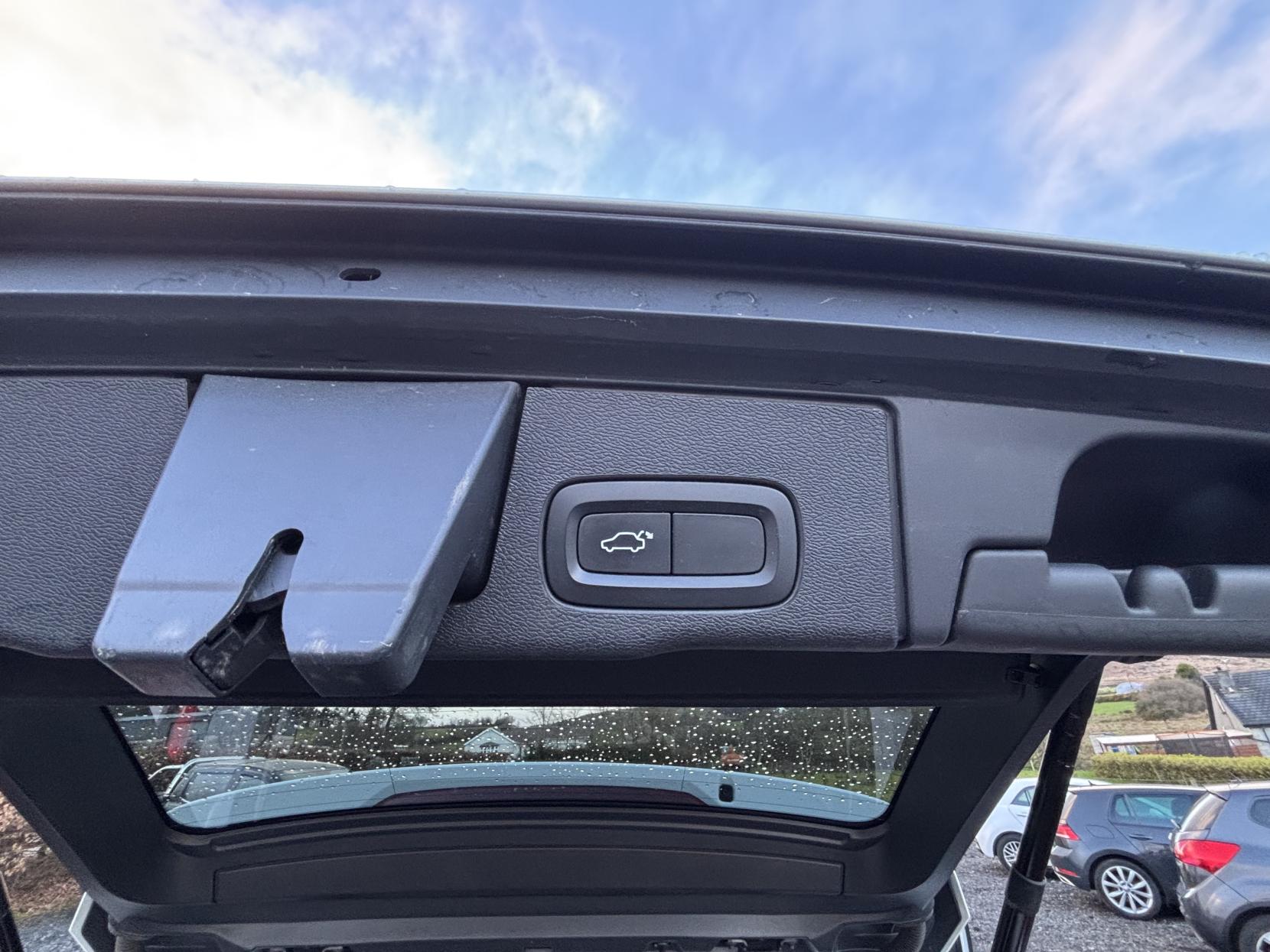 Volvo XC60 2.0 D4 Momentum SUV 5dr Diesel Auto AWD Euro 6 (s/s) (190 ps)