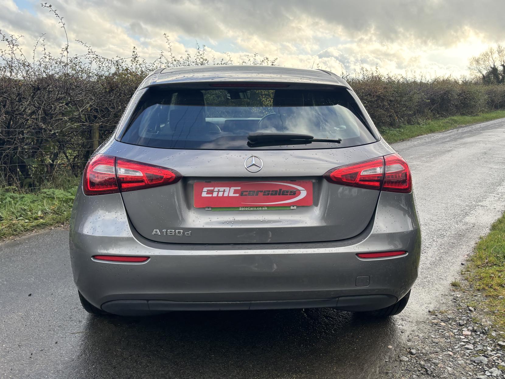 Mercedes-Benz A Class 1.5 A180d SE Hatchback 5dr Diesel Manual Euro 6 (s/s) (116 ps)