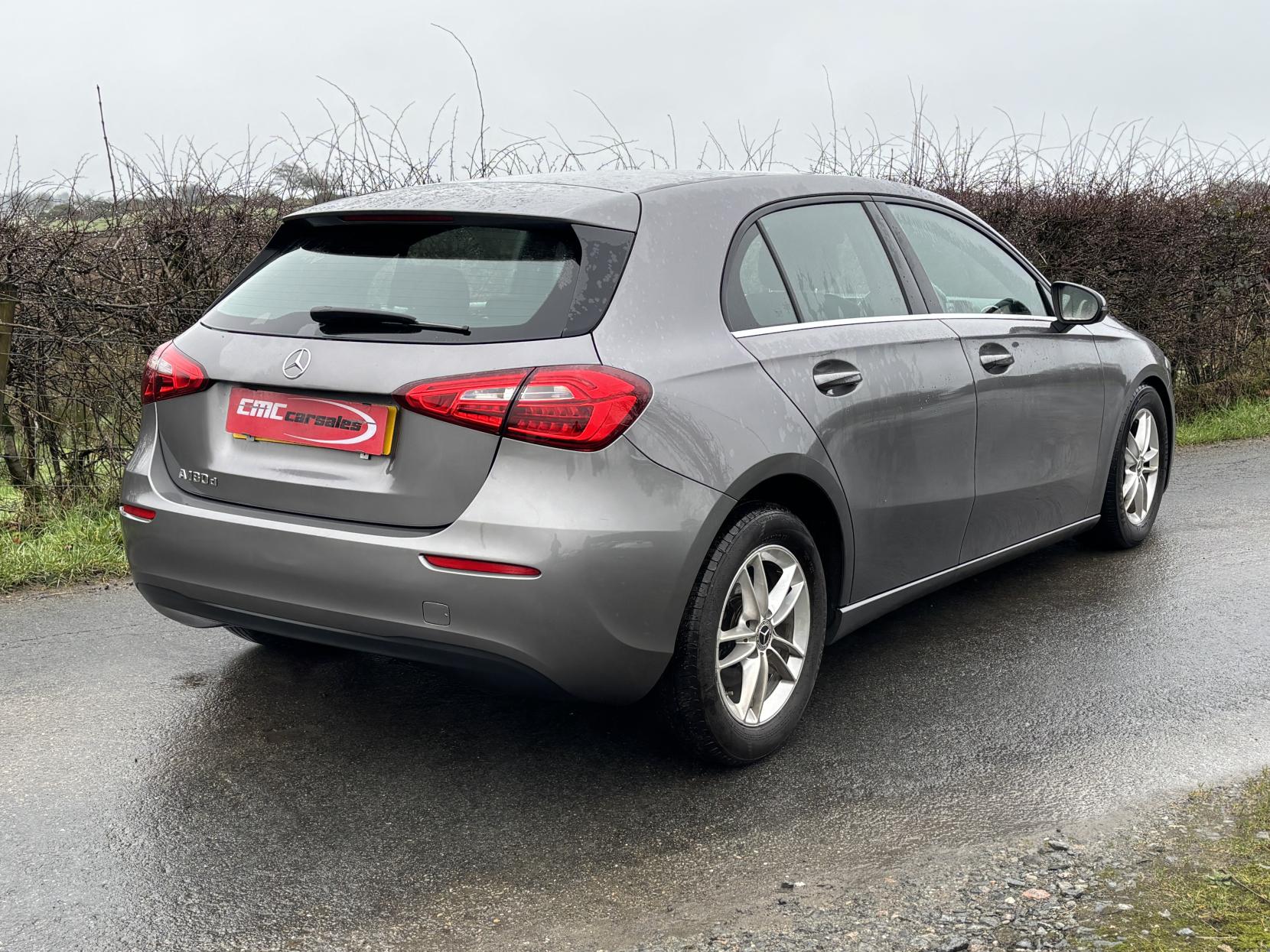 Mercedes-Benz A Class 1.5 A180d SE Hatchback 5dr Diesel Manual Euro 6 (s/s) (116 ps)