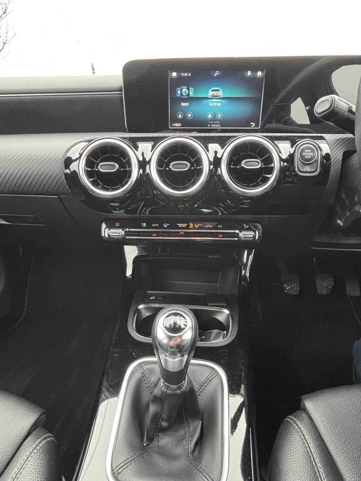 Mercedes-Benz A Class 1.5 A180d SE Hatchback 5dr Diesel Manual Euro 6 (s/s) (116 ps)