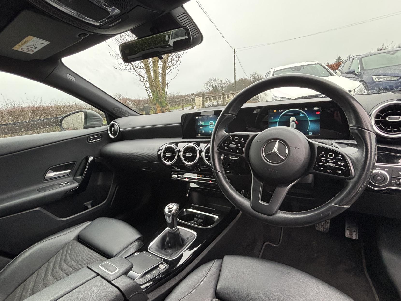 Mercedes-Benz A Class 1.5 A180d SE Hatchback 5dr Diesel Manual Euro 6 (s/s) (116 ps)