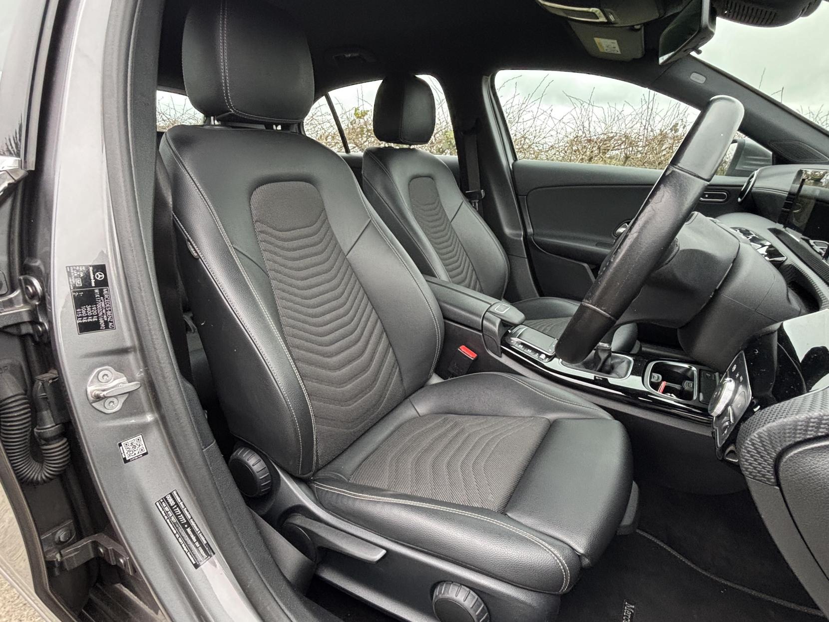 Mercedes-Benz A Class 1.5 A180d SE Hatchback 5dr Diesel Manual Euro 6 (s/s) (116 ps)