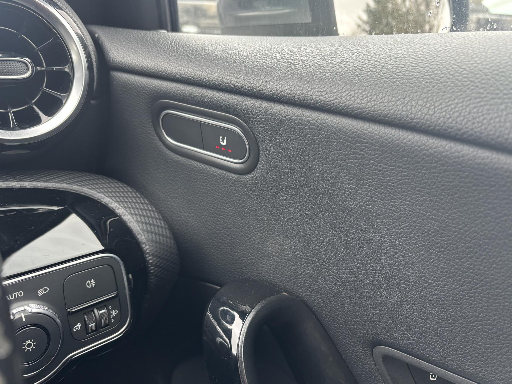 Mercedes-Benz A Class 1.5 A180d SE Hatchback 5dr Diesel Manual Euro 6 (s/s) (116 ps)