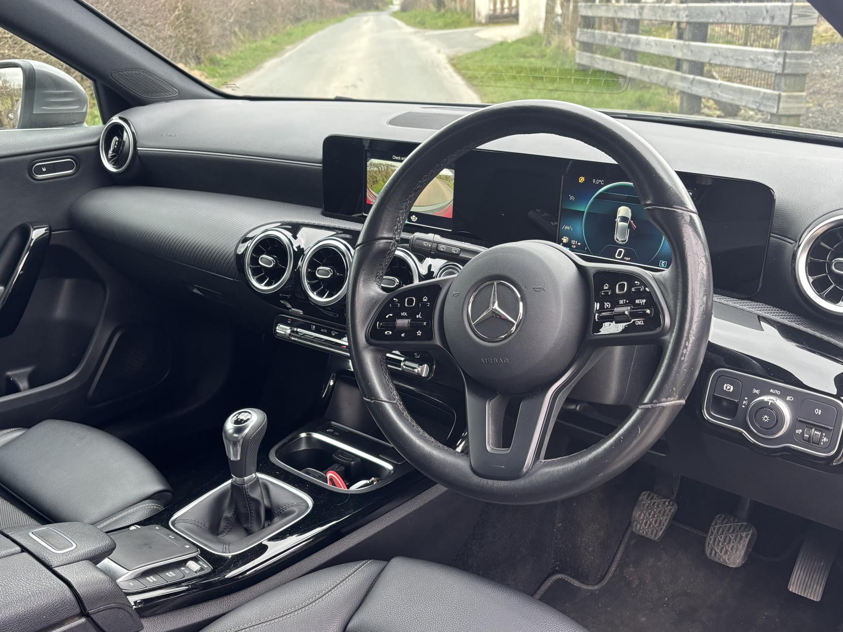 Mercedes-Benz A Class 1.5 A180d SE Hatchback 5dr Diesel Manual Euro 6 (s/s) (116 ps)