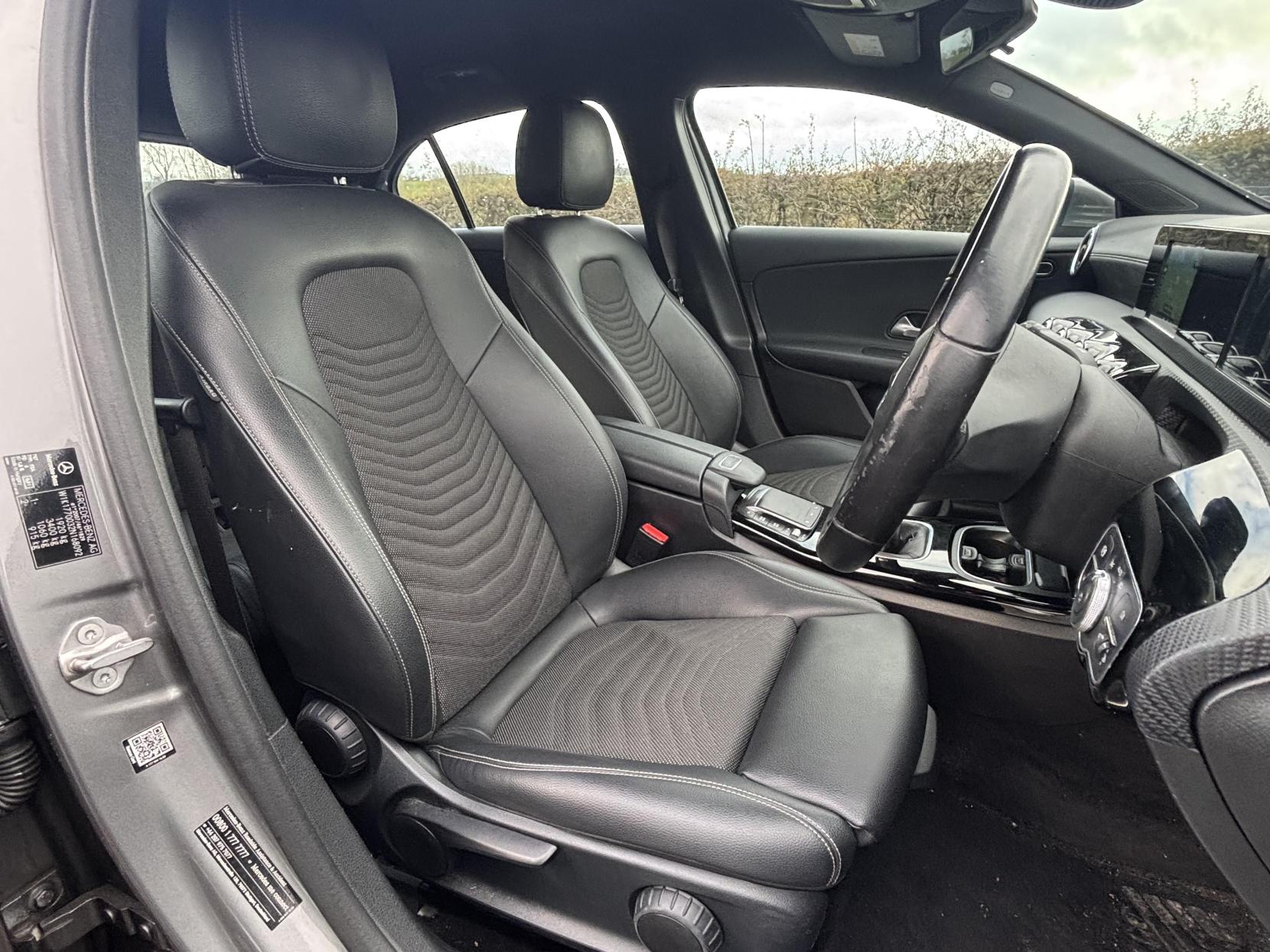 Mercedes-Benz A Class 1.5 A180d SE Hatchback 5dr Diesel Manual Euro 6 (s/s) (116 ps)