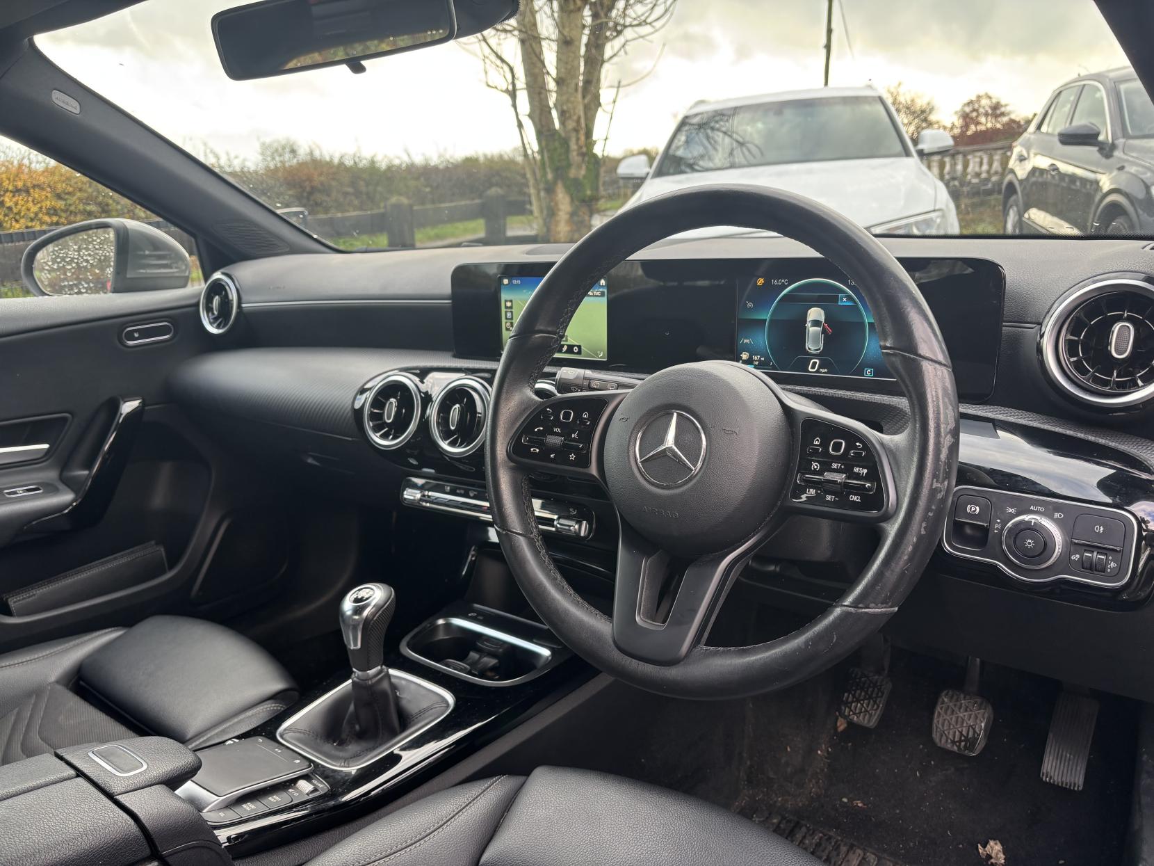 Mercedes-Benz A Class 1.5 A180d SE Hatchback 5dr Diesel Manual Euro 6 (s/s) (116 ps)