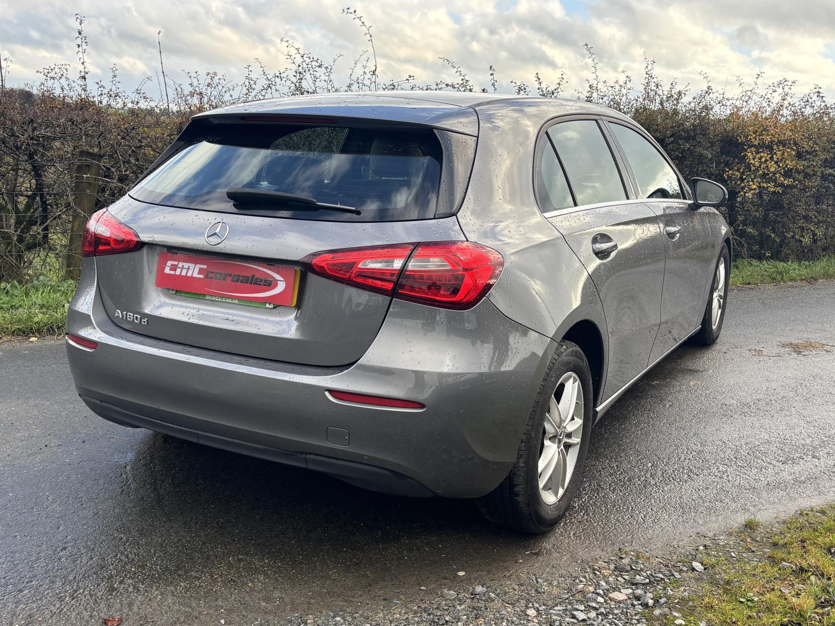 Mercedes-Benz A Class 1.5 A180d SE Hatchback 5dr Diesel Manual Euro 6 (s/s) (116 ps)