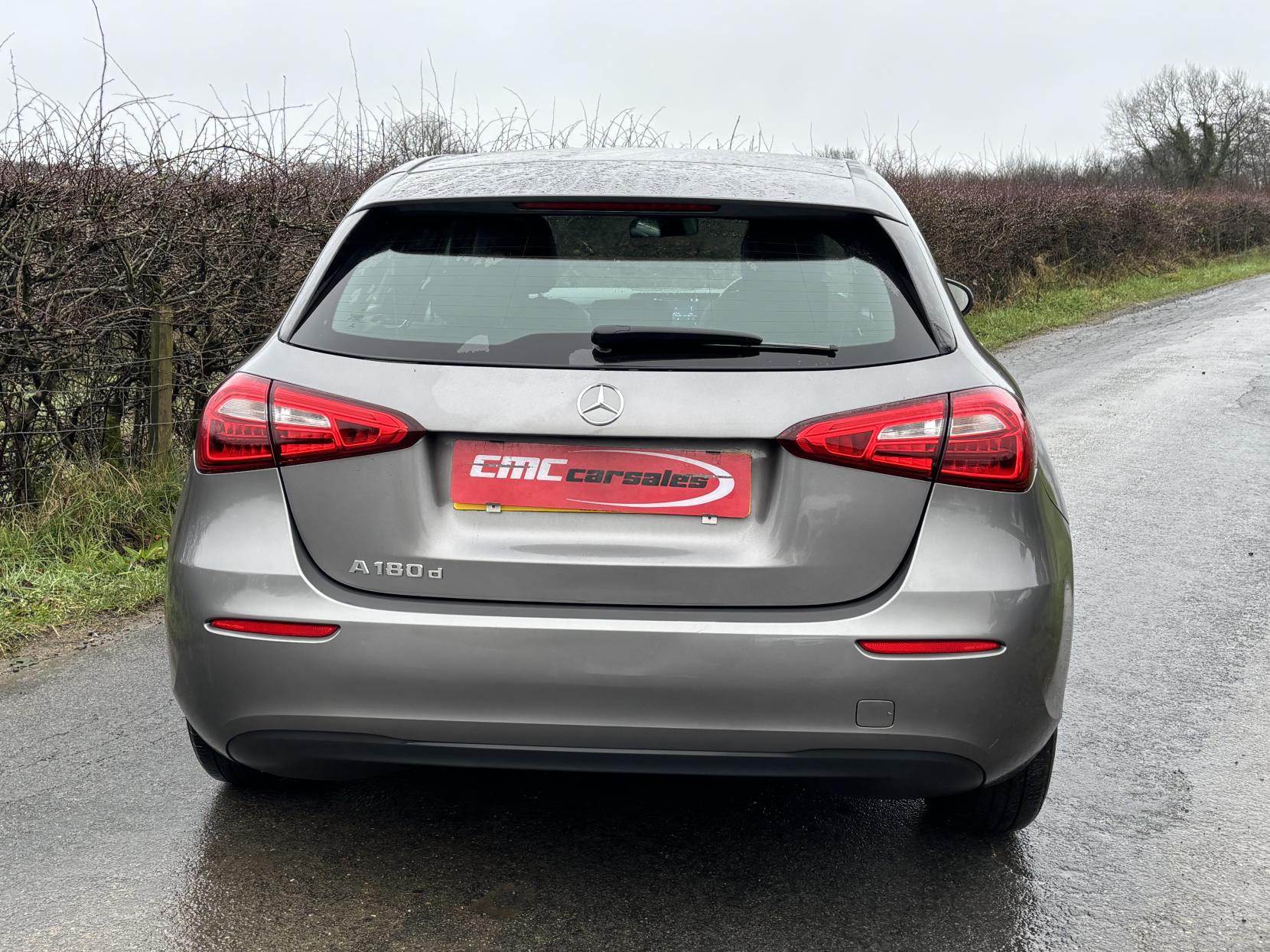 Mercedes-Benz A Class 1.5 A180d SE Hatchback 5dr Diesel Manual Euro 6 (s/s) (116 ps)