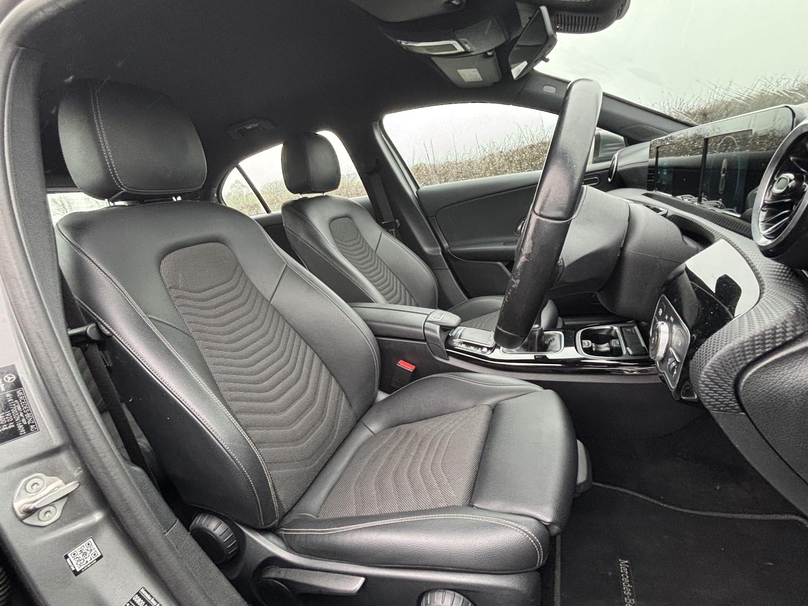 Mercedes-Benz A Class 1.5 A180d SE Hatchback 5dr Diesel Manual Euro 6 (s/s) (116 ps)