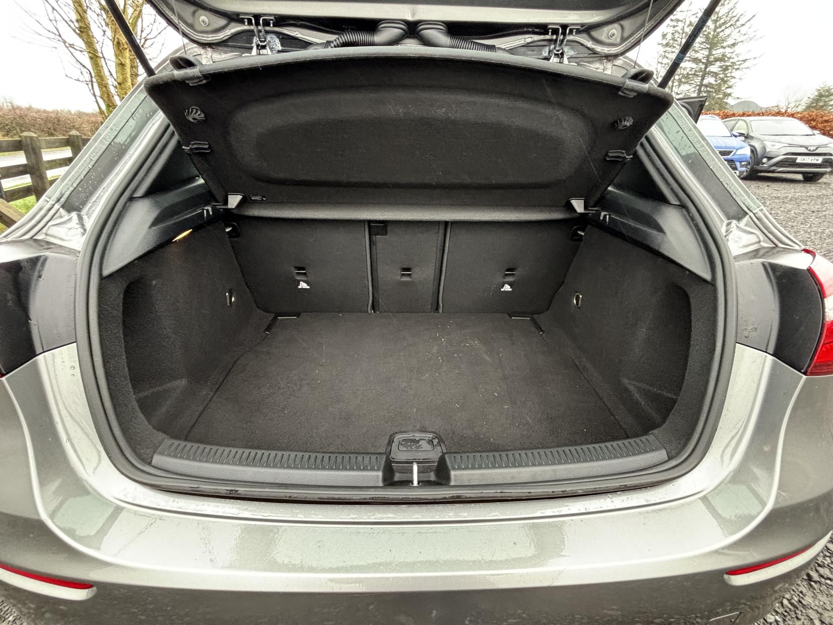 Mercedes-Benz A Class 1.5 A180d SE Hatchback 5dr Diesel Manual Euro 6 (s/s) (116 ps)