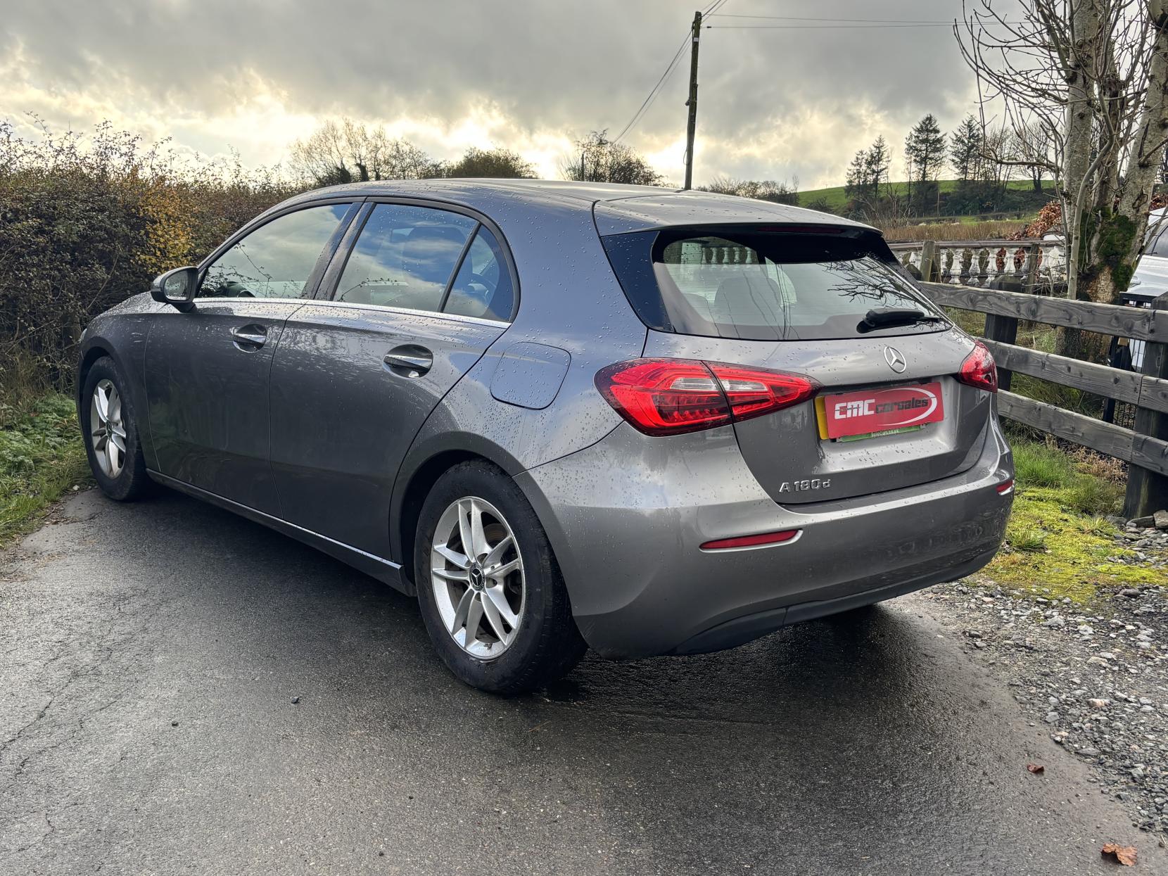 Mercedes-Benz A Class 1.5 A180d SE Hatchback 5dr Diesel Manual Euro 6 (s/s) (116 ps)