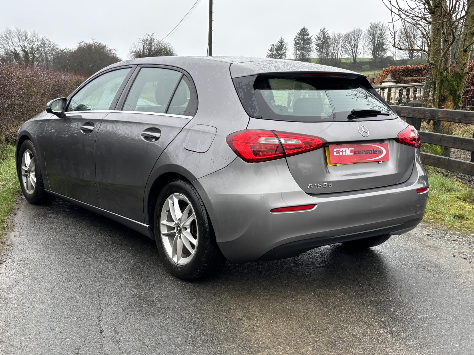 Mercedes-Benz A Class 1.5 A180d SE Hatchback 5dr Diesel Manual Euro 6 (s/s) (116 ps)