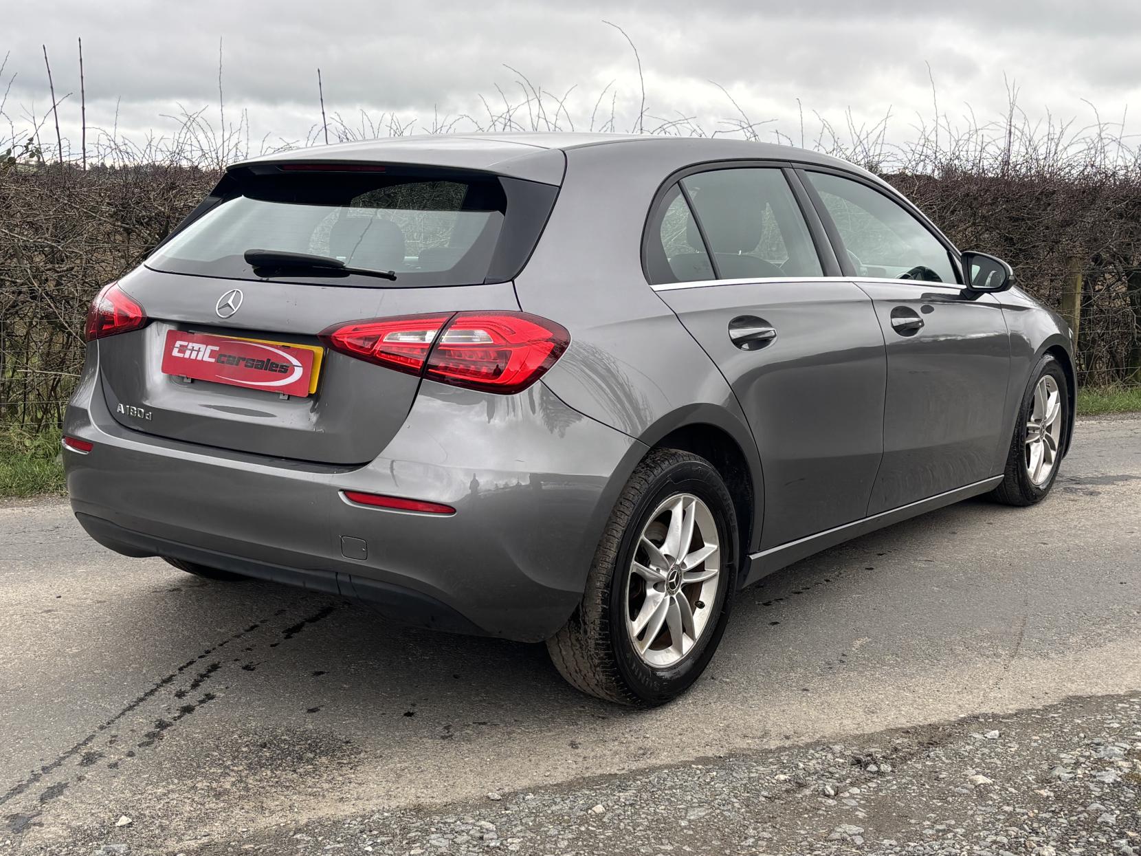 Mercedes-Benz A Class 1.5 A180d SE Hatchback 5dr Diesel Manual Euro 6 (s/s) (116 ps)