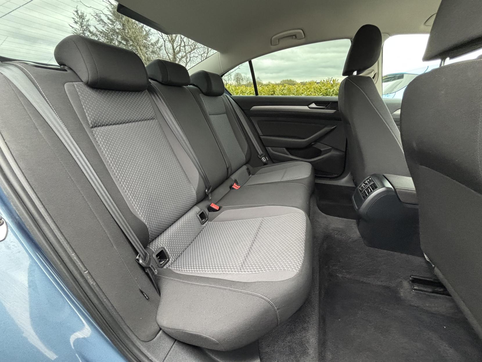 Volkswagen Passat 2.0 TDI BlueMotion Tech S Saloon 4dr Diesel DSG Euro 6 (s/s) (150 ps)
