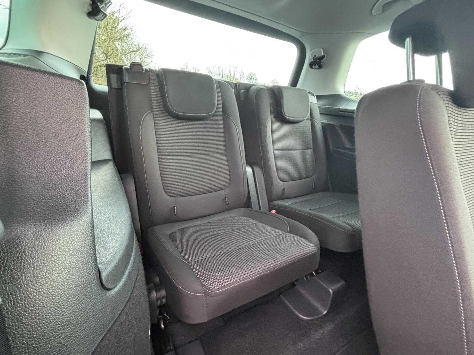 Volkswagen Sharan 2.0 TDI SE MPV 5dr Diesel Manual Euro 6 (s/s) (150 ps)