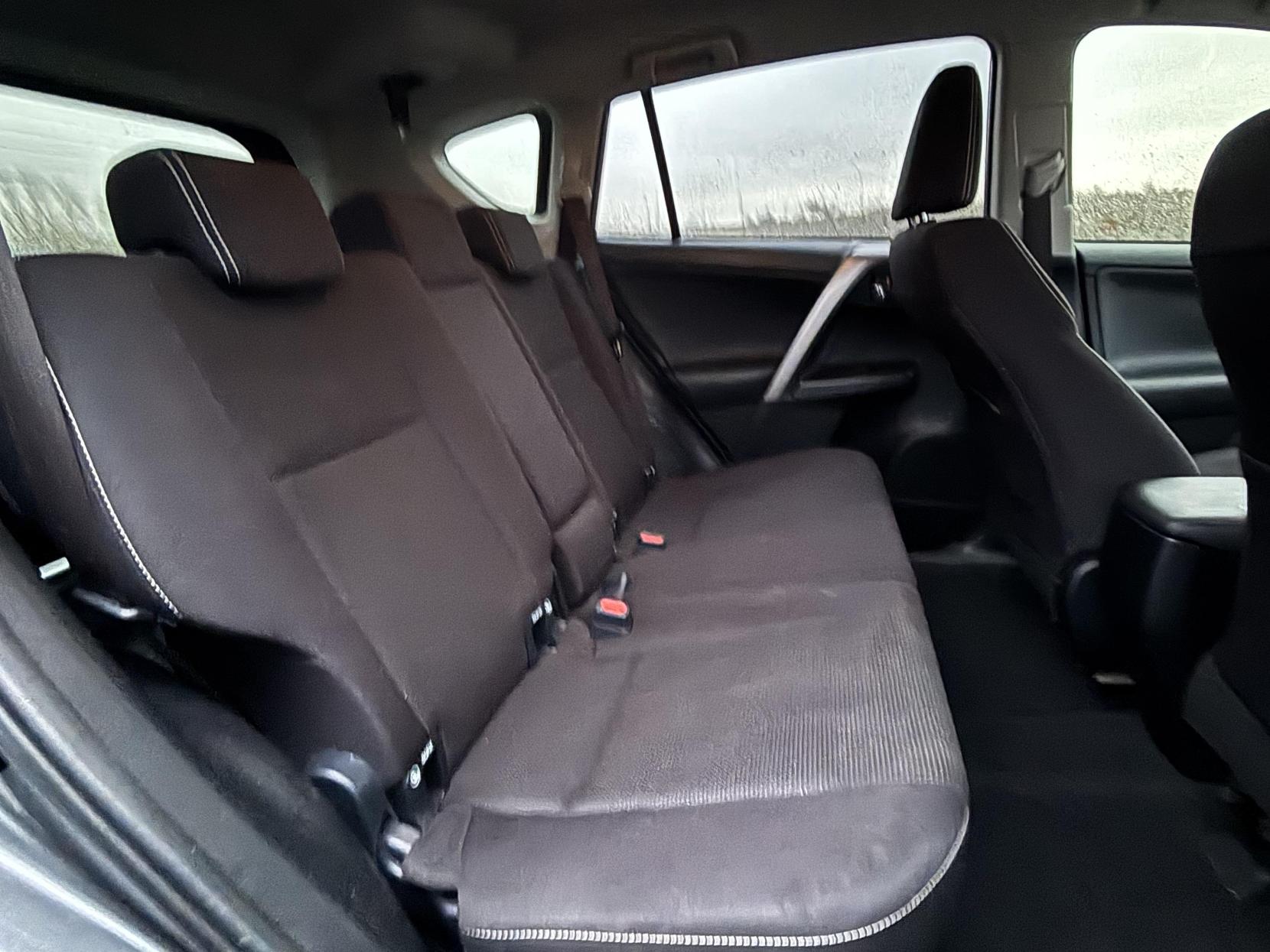 Toyota RAV4 2.0 D-4D Business Edition SUV 5dr Diesel Manual Euro 6 (s/s) (Safety Sense, Nav) (143 ps)