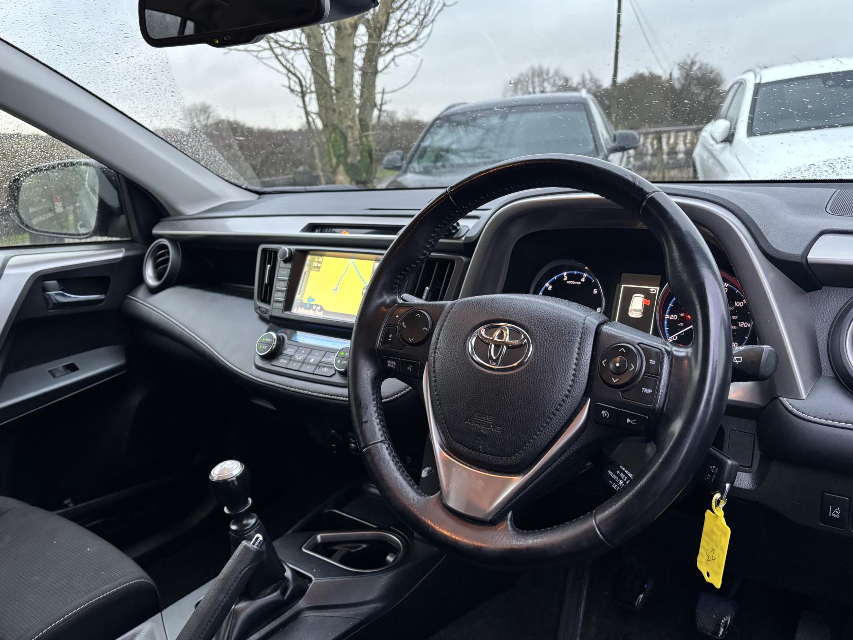 Toyota RAV4 2.0 D-4D Business Edition SUV 5dr Diesel Manual Euro 6 (s/s) (Safety Sense, Nav) (143 ps)