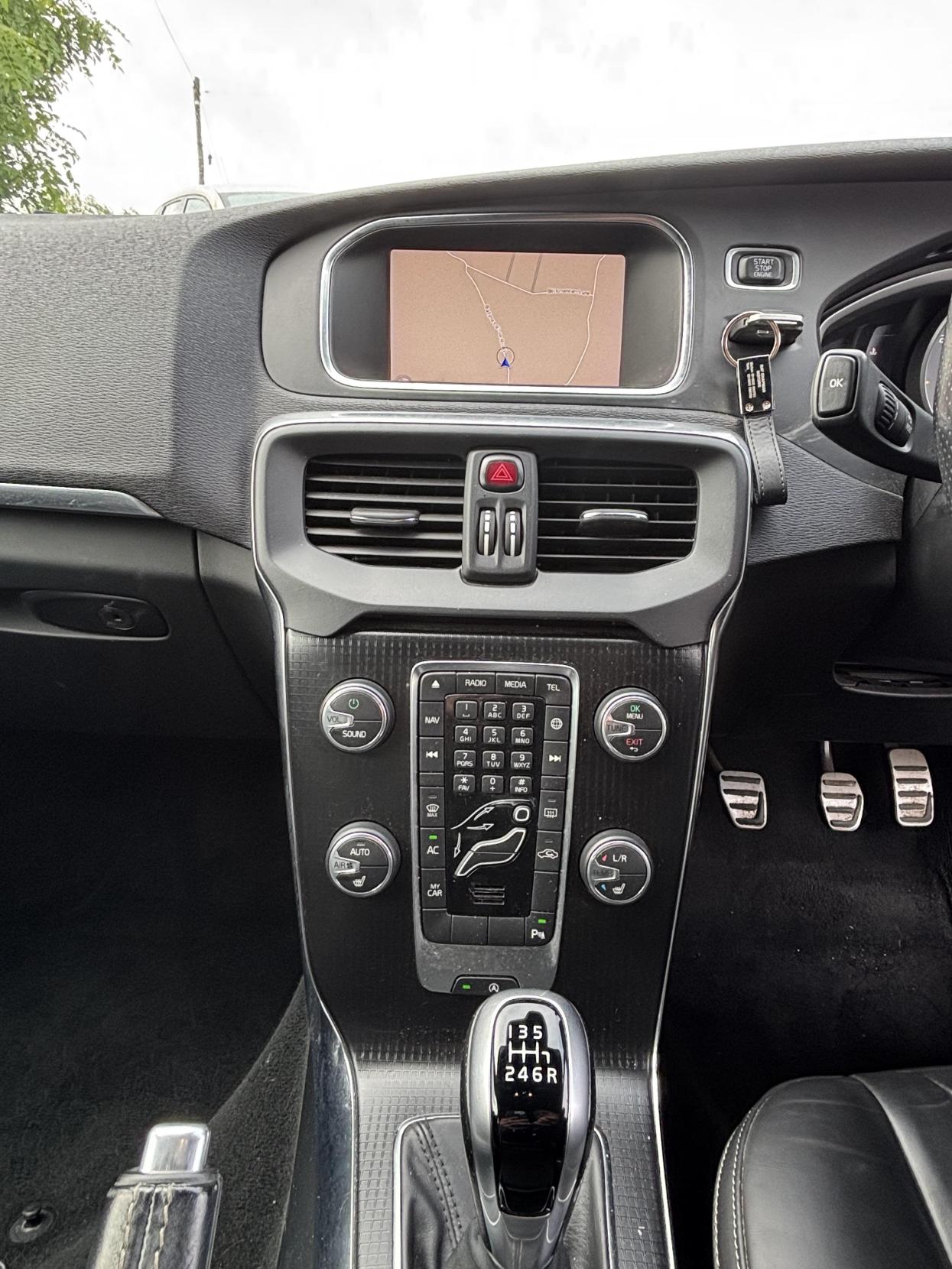Volvo V40 2.0 D2 R-Design Pro Hatchback 5dr Diesel Manual Euro 6 (s/s) (120 ps)