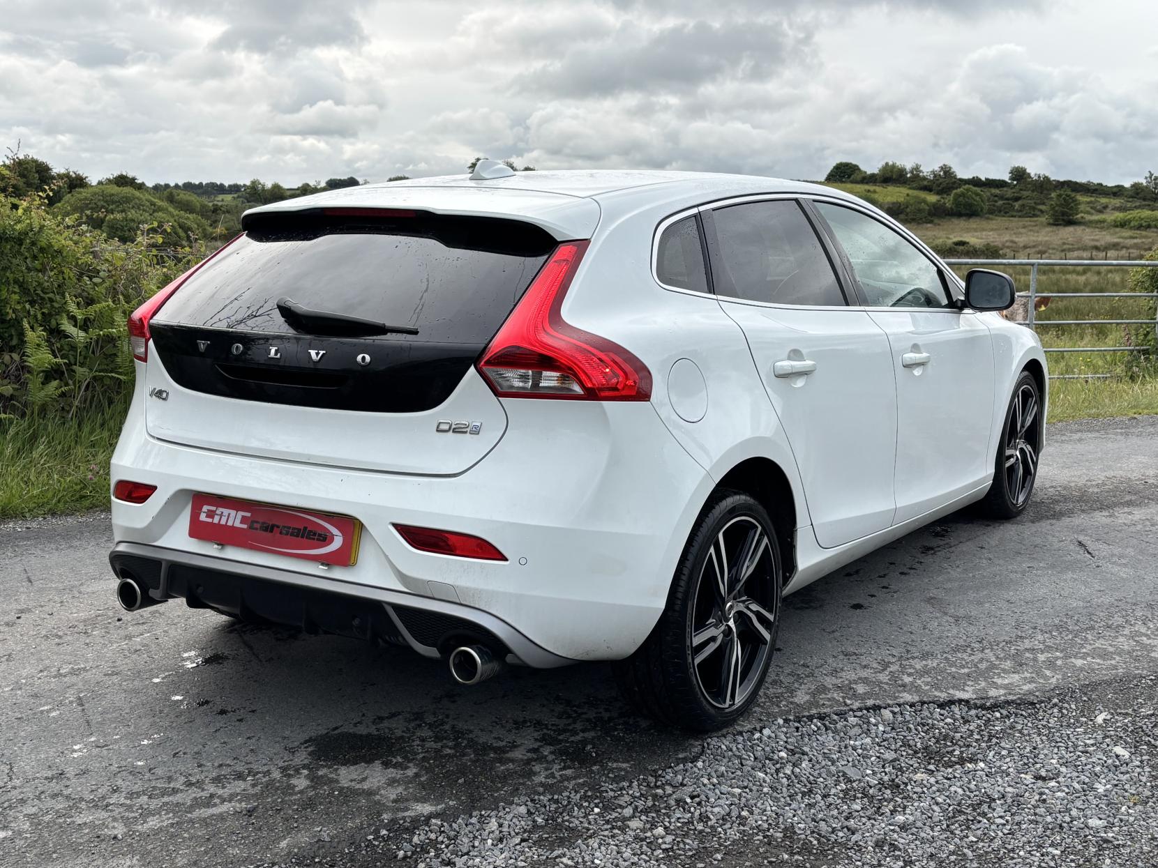 Volvo V40 2.0 D2 R-Design Pro Hatchback 5dr Diesel Manual Euro 6 (s/s) (120 ps)
