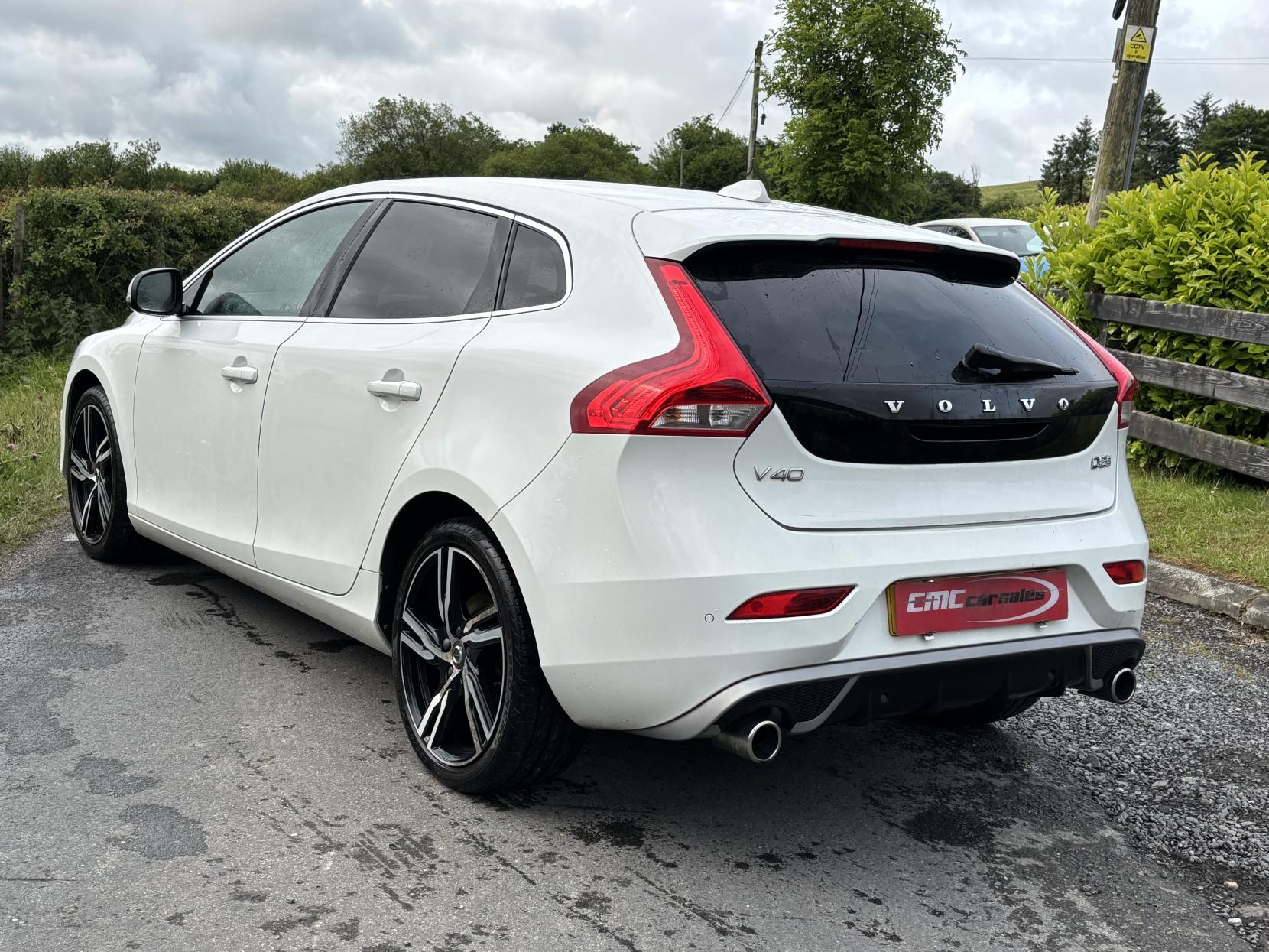 Volvo V40 2.0 D2 R-Design Pro Hatchback 5dr Diesel Manual Euro 6 (s/s) (120 ps)