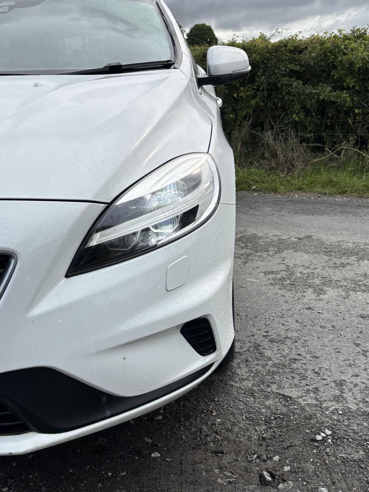 Volvo V40 2.0 D2 R-Design Pro Hatchback 5dr Diesel Manual Euro 6 (s/s) (120 ps)