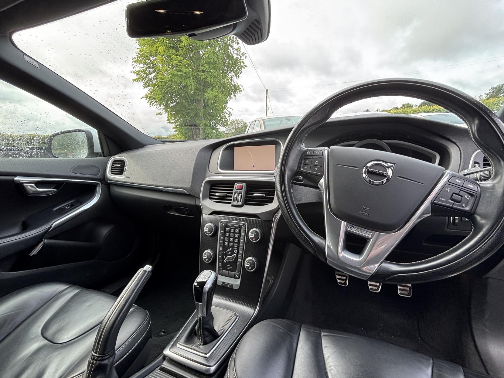 Volvo V40 2.0 D2 R-Design Pro Hatchback 5dr Diesel Manual Euro 6 (s/s) (120 ps)