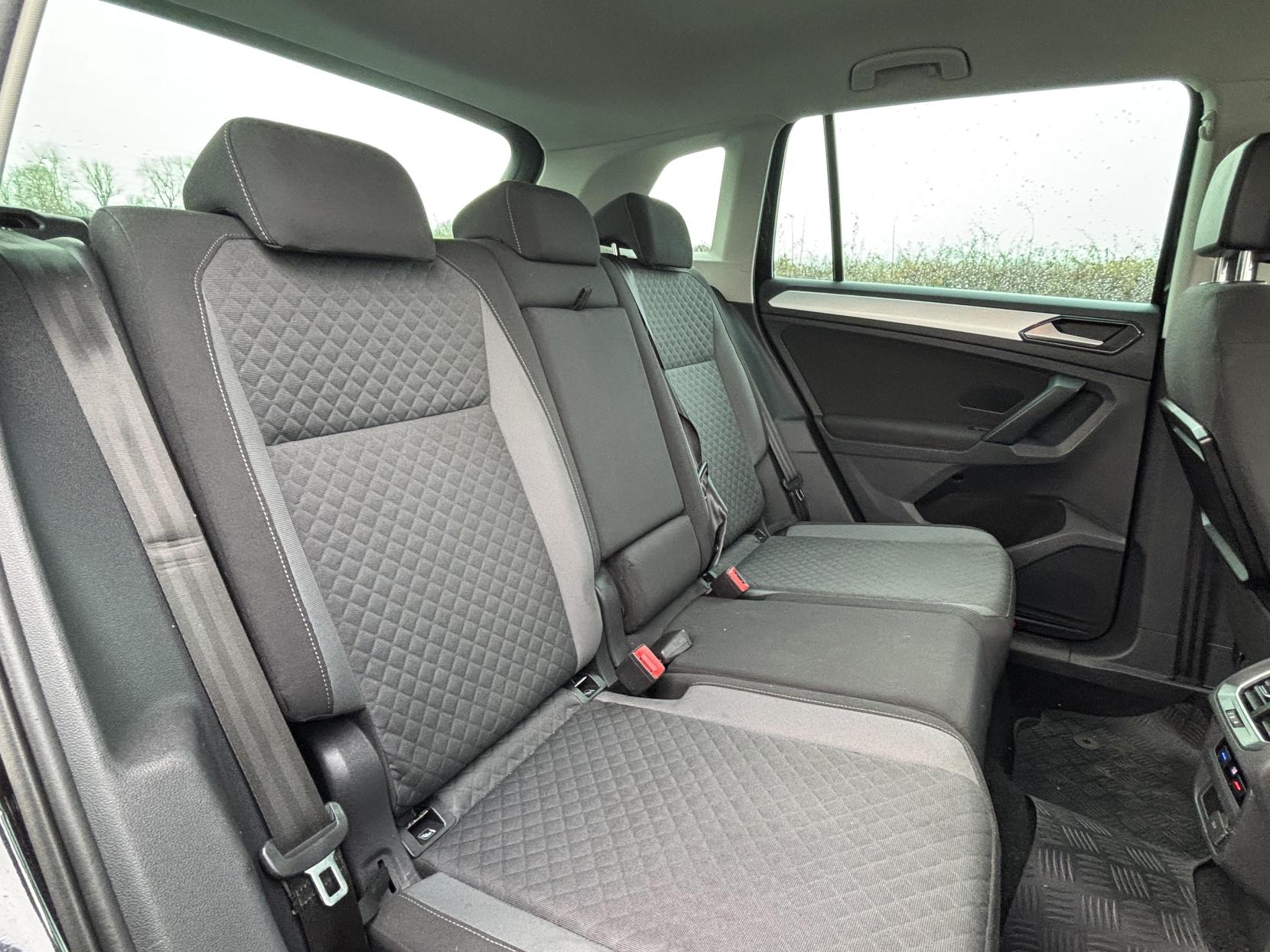 Volkswagen Tiguan 2.0 TDI BlueMotion Tech SE Navigation SUV 5dr Diesel Manual Euro 6 (s/s) (150 ps)