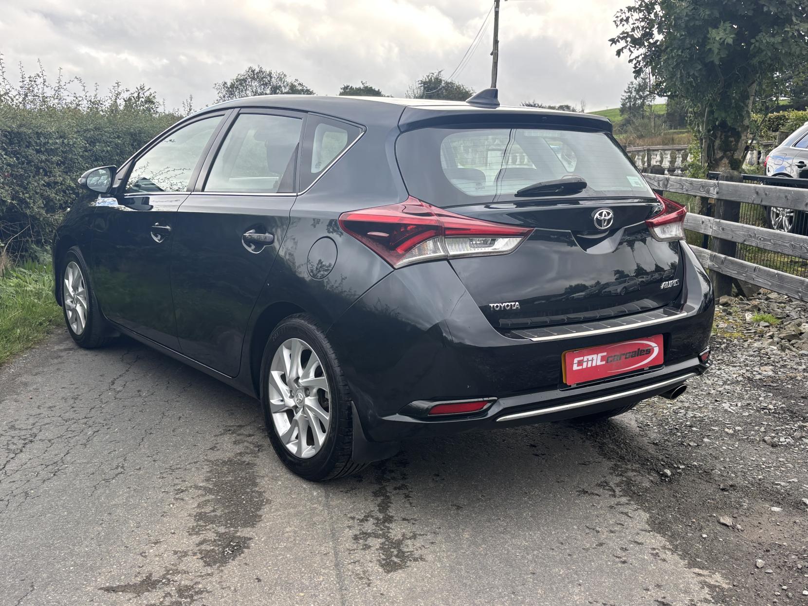Toyota Auris 1.6 D-4D Business Edition Hatchback 5dr Diesel Manual Euro 6 (s/s) (Safety Sense) (112 ps)