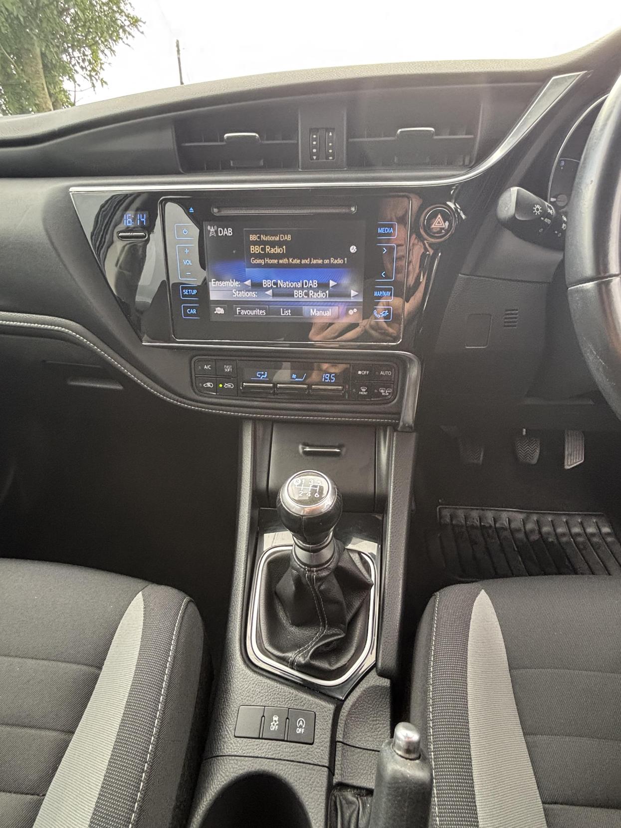 Toyota Auris 1.6 D-4D Business Edition Hatchback 5dr Diesel Manual Euro 6 (s/s) (Safety Sense) (112 ps)