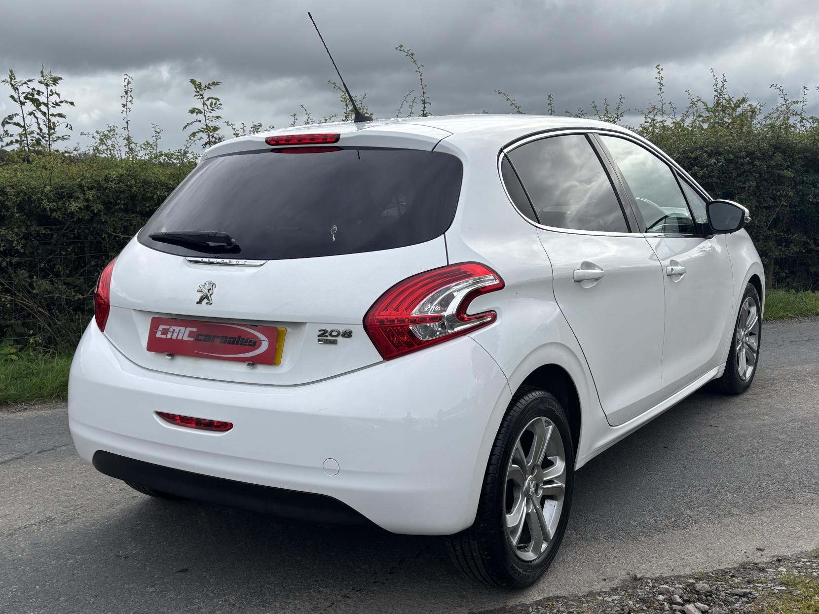 Peugeot 208 1.6 e-HDi Allure Hatchback 5dr Diesel Manual Euro 5 (s/s) (92 ps)