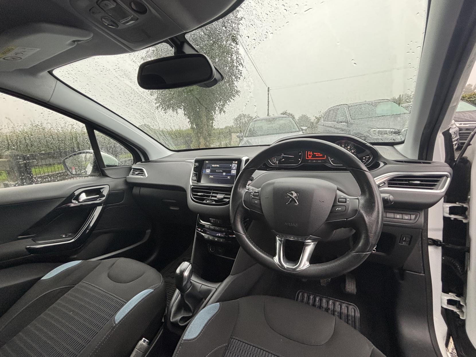 Peugeot 208 1.6 e-HDi Allure Hatchback 5dr Diesel Manual Euro 5 (s/s) (92 ps)