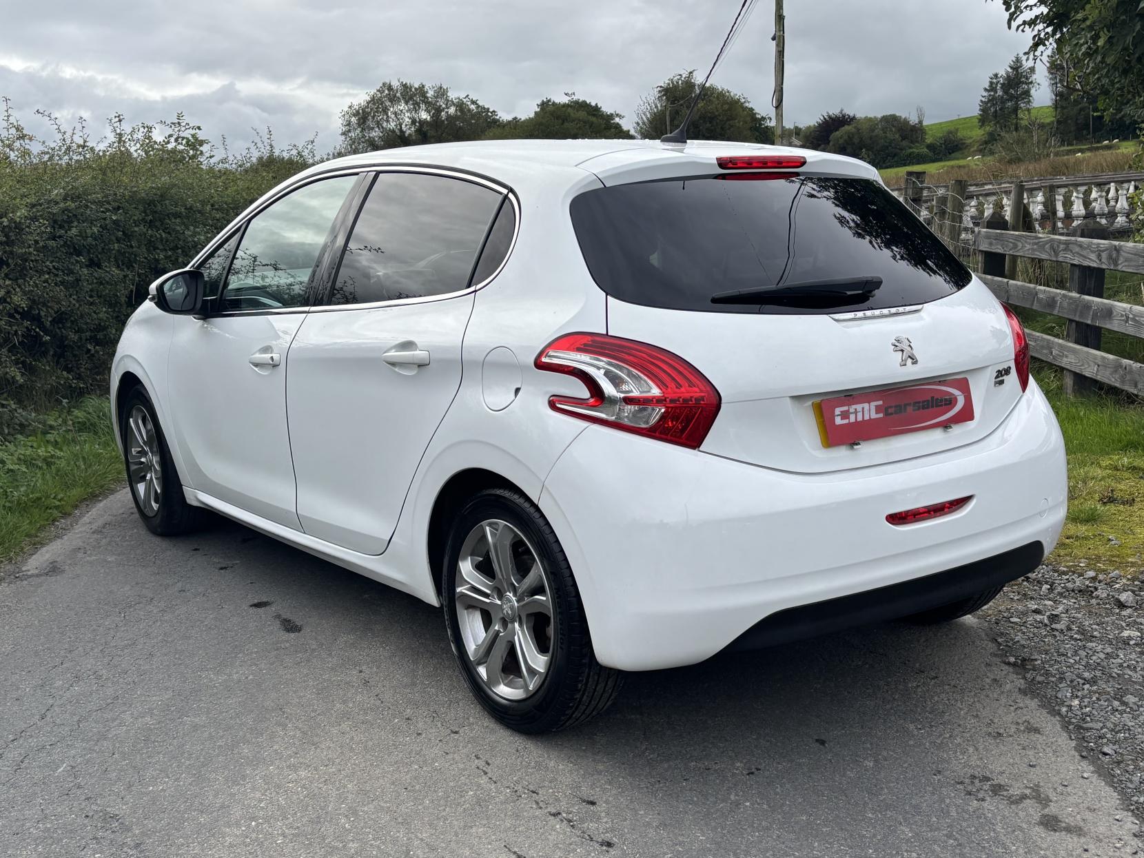 Peugeot 208 1.6 e-HDi Allure Hatchback 5dr Diesel Manual Euro 5 (s/s) (92 ps)