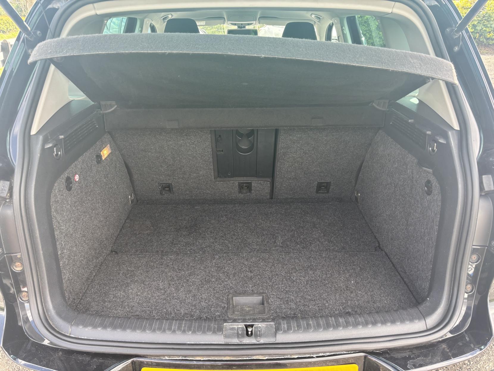 Volkswagen Tiguan 2.0 TDI BlueMotion Tech Match SUV 5dr Diesel Manual 2WD Euro 5 (s/s) (140 ps)