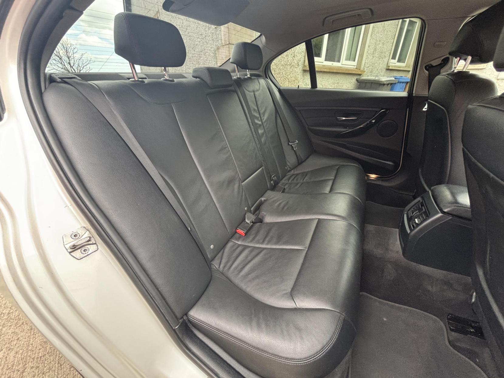 BMW 3 Series 2.0 318d Luxury Saloon 4dr Diesel Auto Euro 5 (s/s) (143 ps)