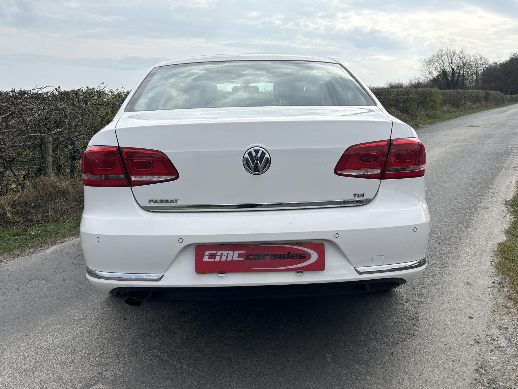 Volkswagen Passat 1.6 TDI BlueMotion Tech Executive Saloon 4dr Diesel Manual Euro 5 (s/s) (105 ps)