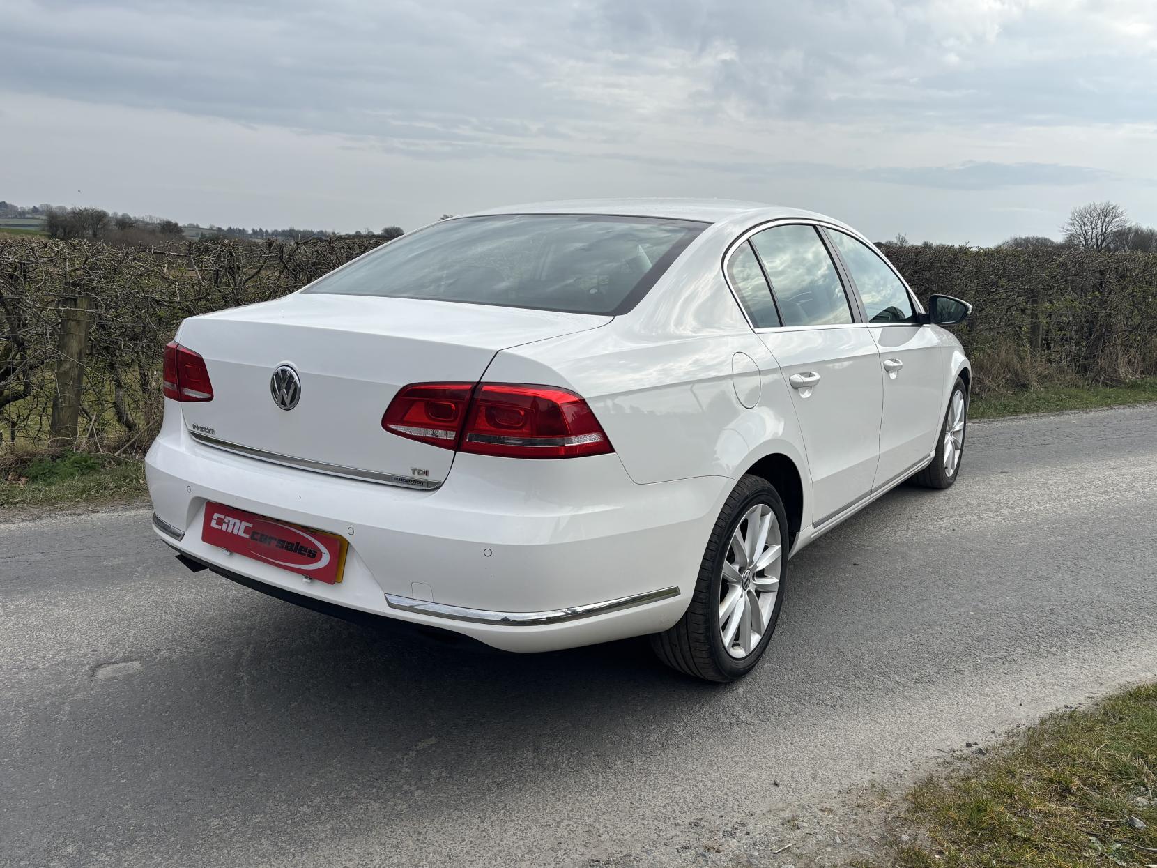 Volkswagen Passat 1.6 TDI BlueMotion Tech Executive Saloon 4dr Diesel Manual Euro 5 (s/s) (105 ps)
