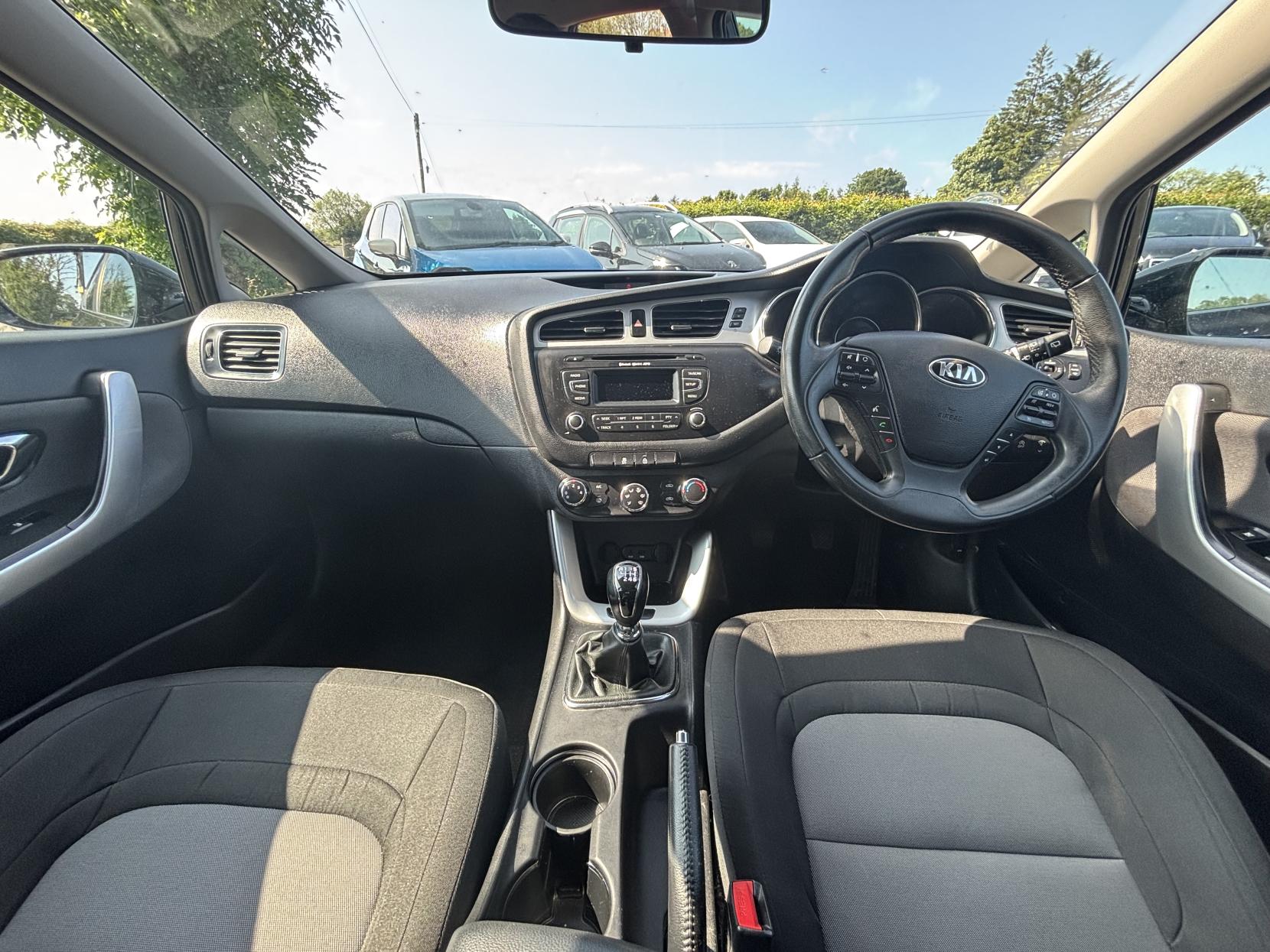 Kia Ceed 1.6 CRDi EcoDynamics 2 Hatchback 5dr Diesel Manual Euro 5 (s/s) (126 bhp)