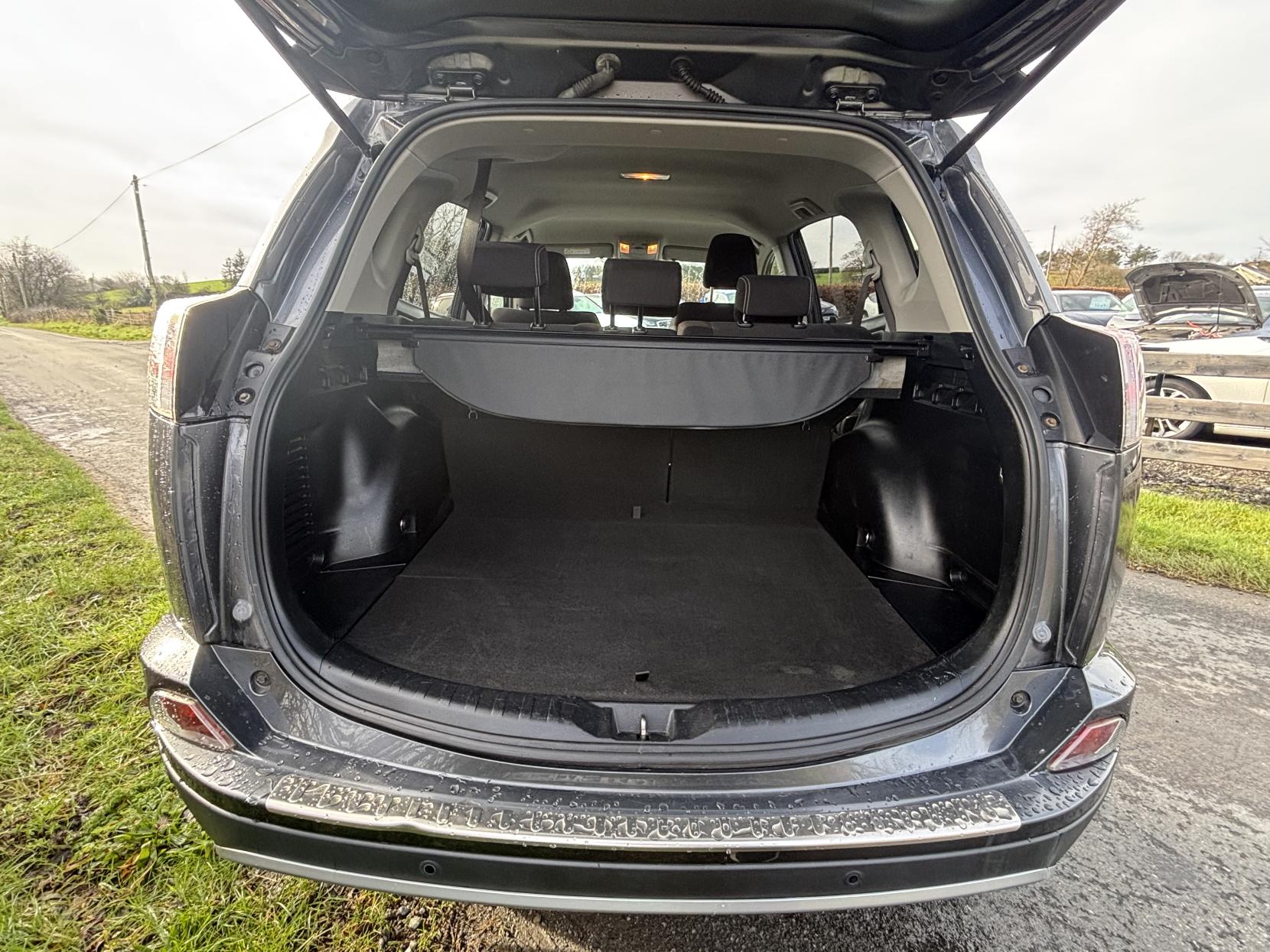 Toyota RAV4 2.0 D-4D Business Edition SUV 5dr Diesel Manual Euro 6 (s/s) (Safety Sense, Nav) (143 ps)