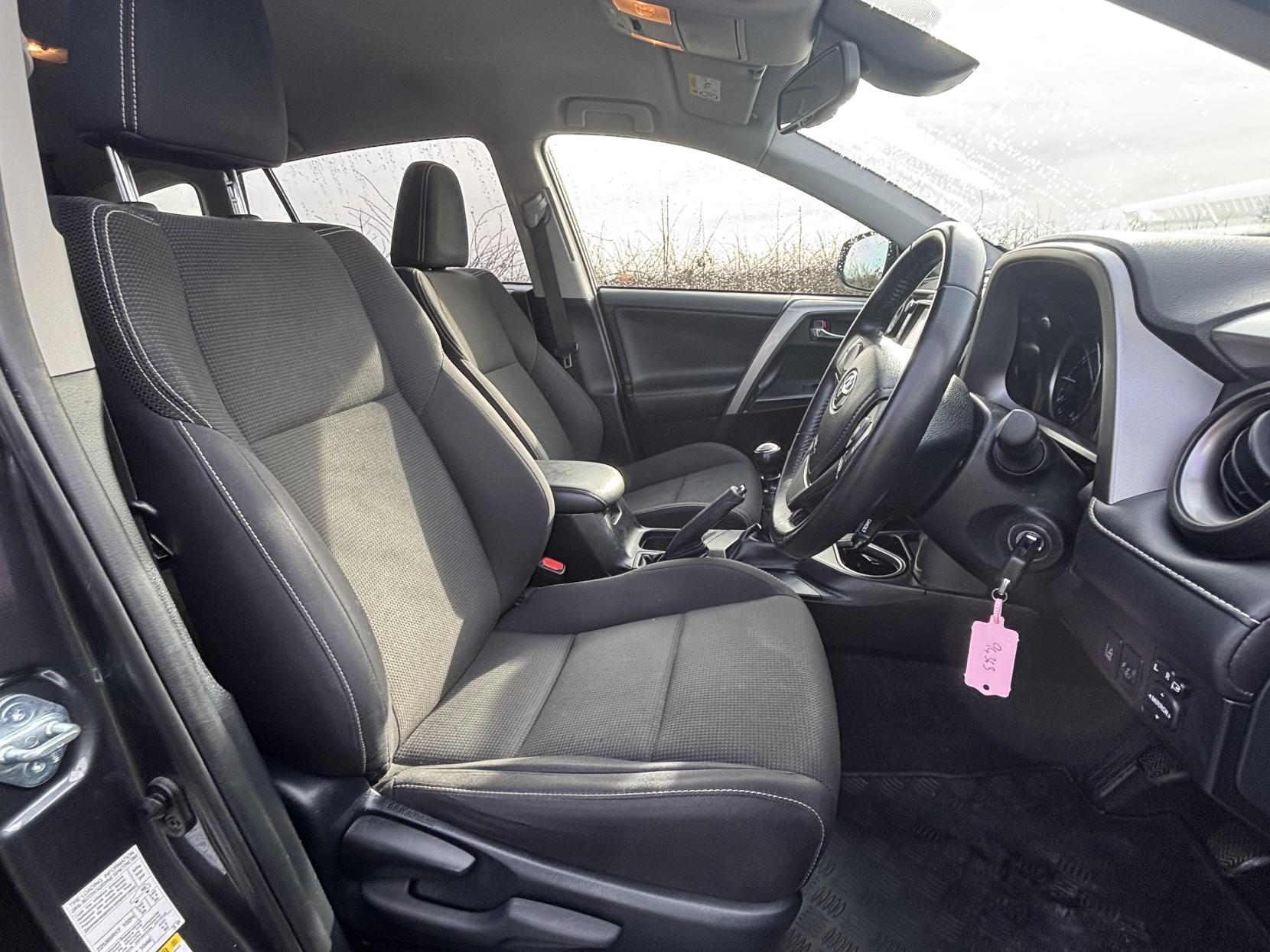 Toyota RAV4 2.0 D-4D Business Edition SUV 5dr Diesel Manual Euro 6 (s/s) (Safety Sense, Nav) (143 ps)