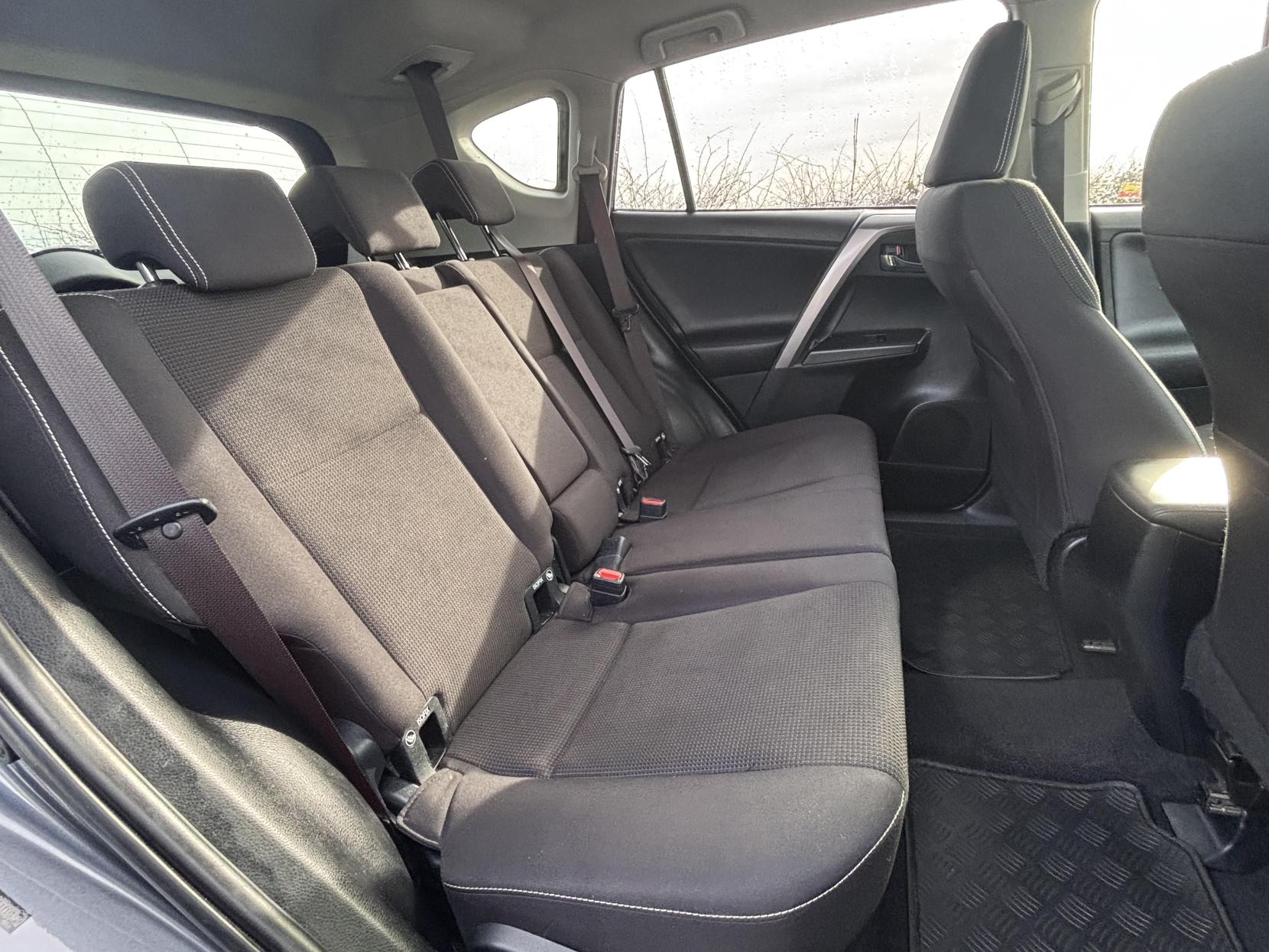 Toyota RAV4 2.0 D-4D Business Edition SUV 5dr Diesel Manual Euro 6 (s/s) (Safety Sense, Nav) (143 ps)