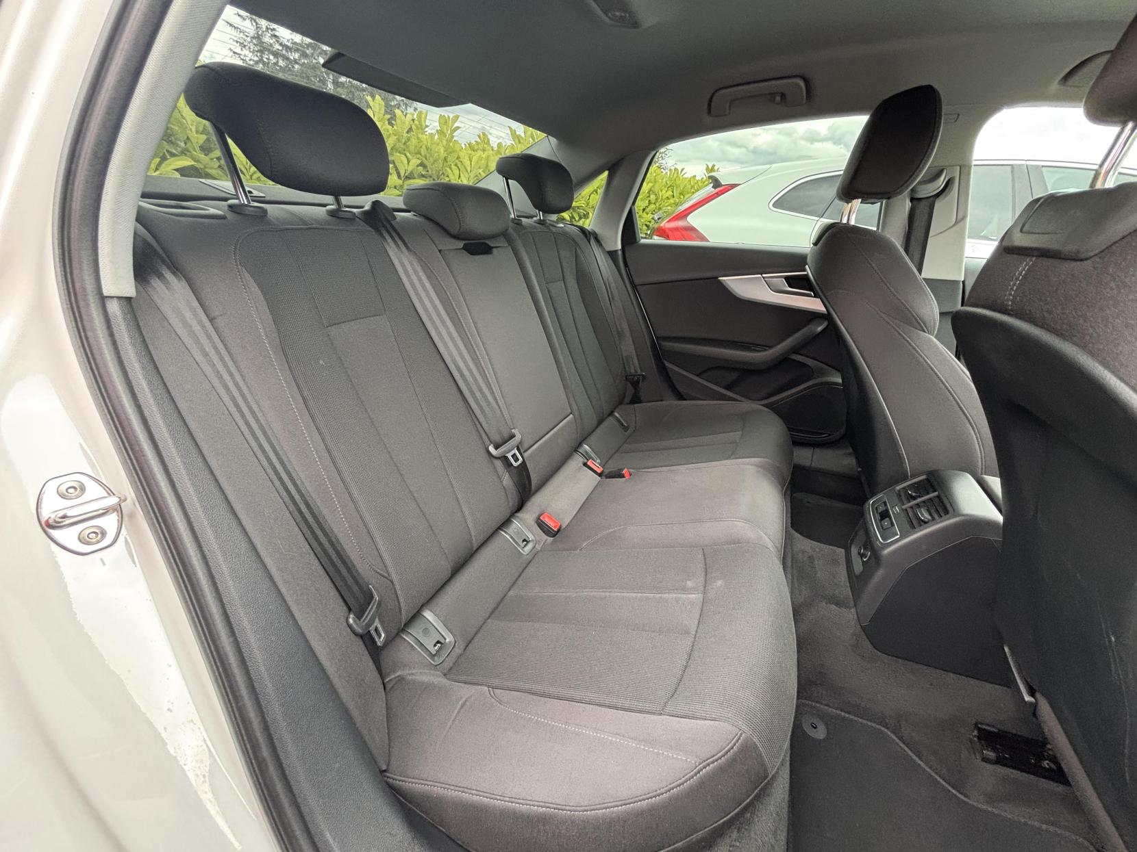 Audi A4 2.0 TDI ultra SE Saloon 4dr Diesel Manual Euro 6 (s/s) (150 ps)