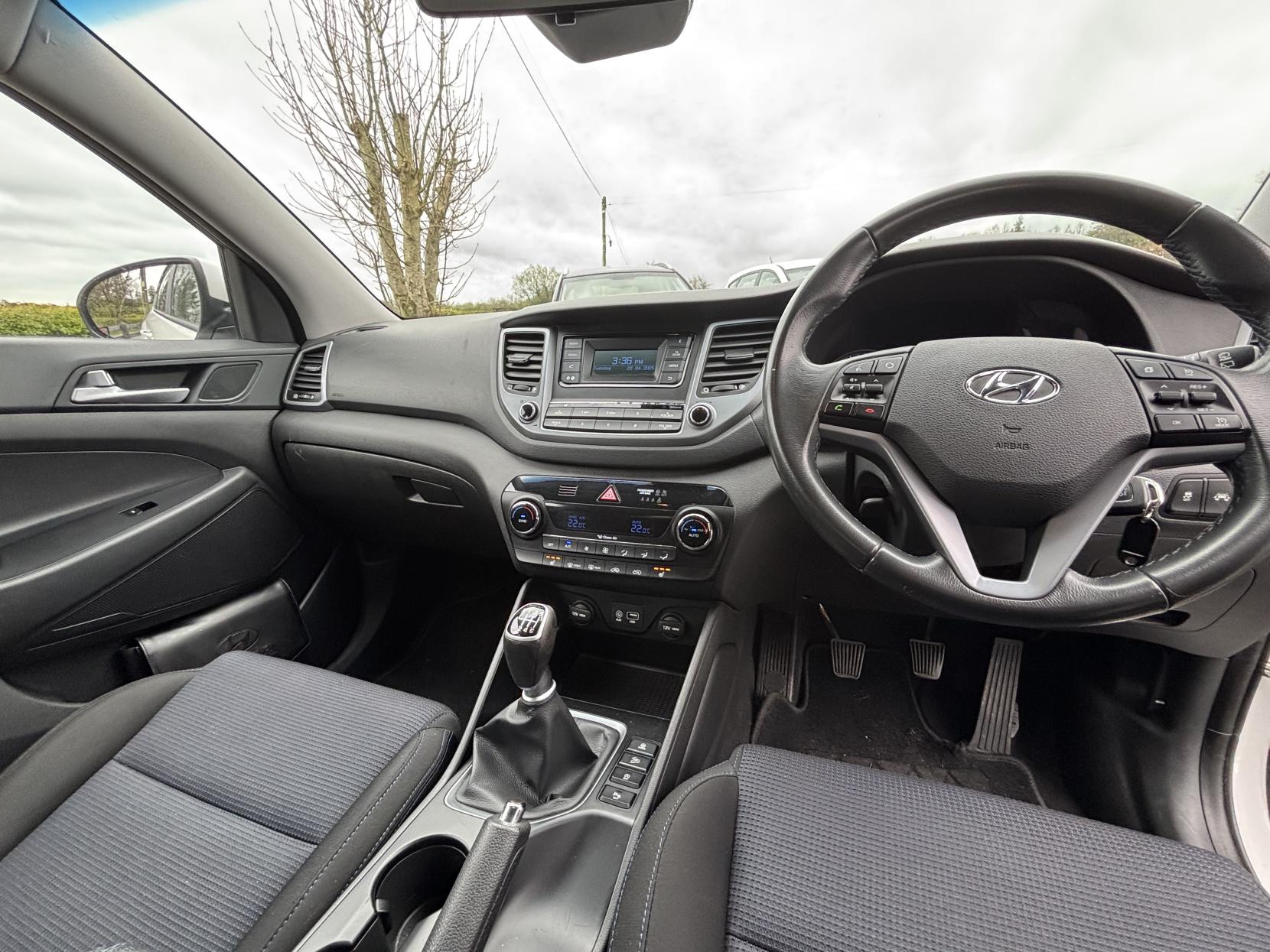 Hyundai TUCSON 1.7 CRDi Blue Drive SE SUV 5dr Diesel Manual Euro 6 (s/s) (116 ps)