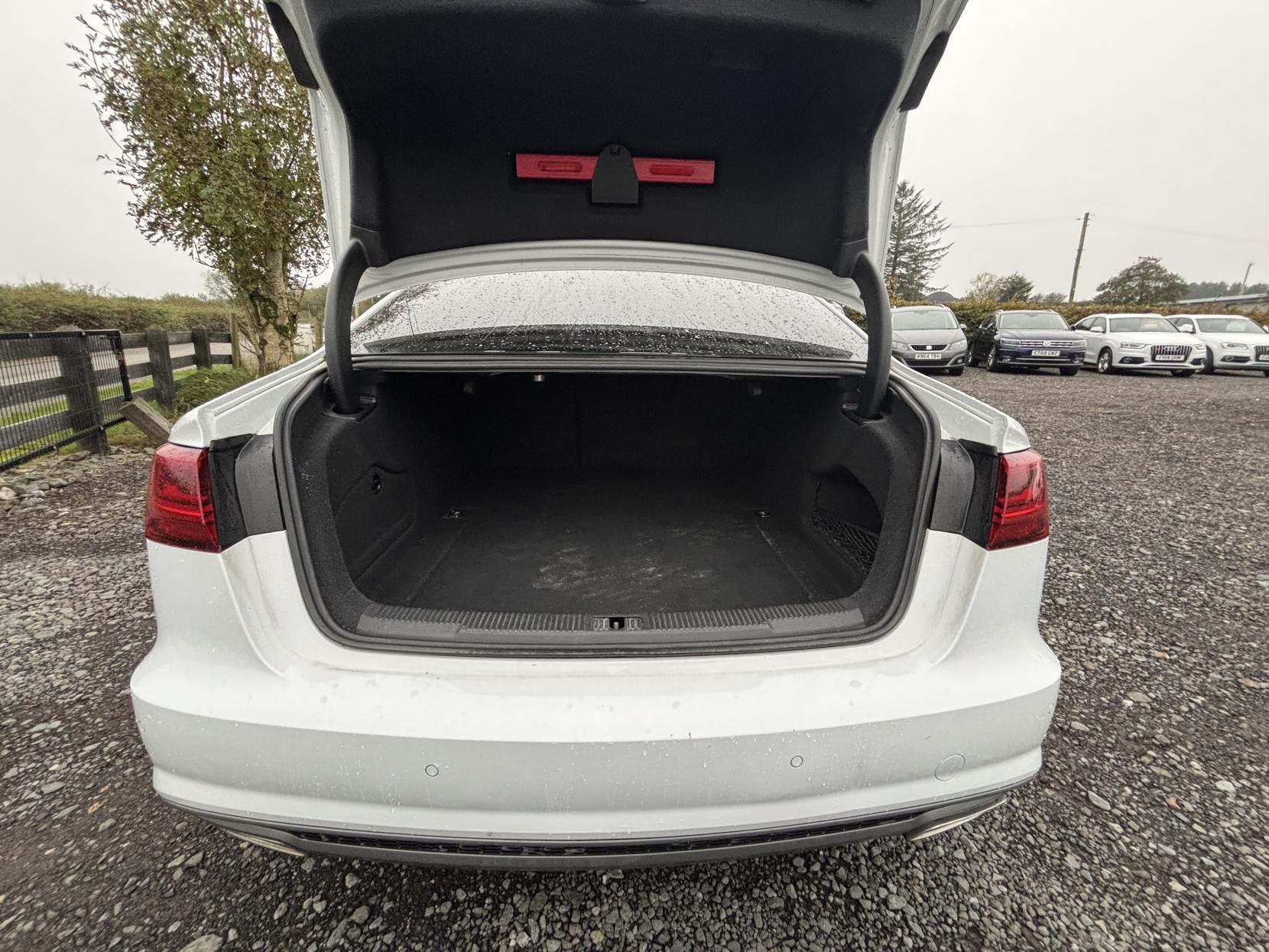 Audi A6 Saloon 2.0 TDI ultra S line Saloon 4dr Diesel S Tronic Euro 6 (s/s) (190 ps)