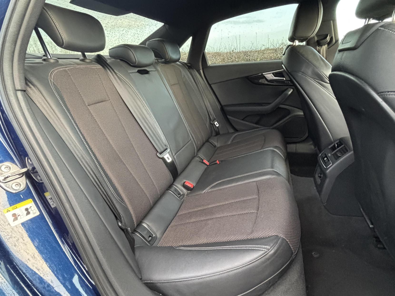 Audi A4 2.0 TDI S line Saloon 4dr Diesel S Tronic quattro Euro 6 (s/s) (190 ps)