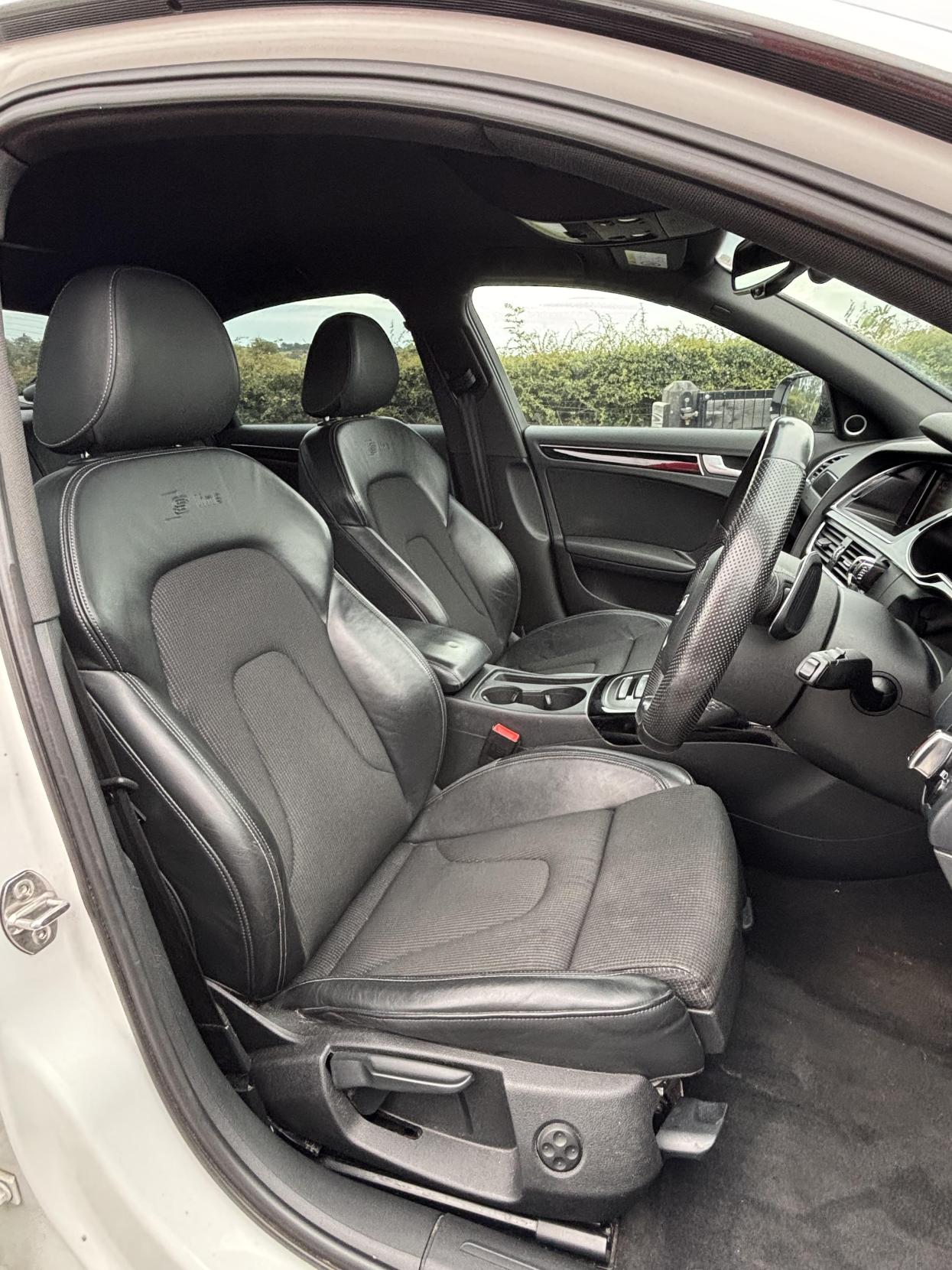 Audi A4 2.0 TDI Black Edition Plus Saloon 4dr Diesel Multitronic Euro 5 (s/s) (177 ps)