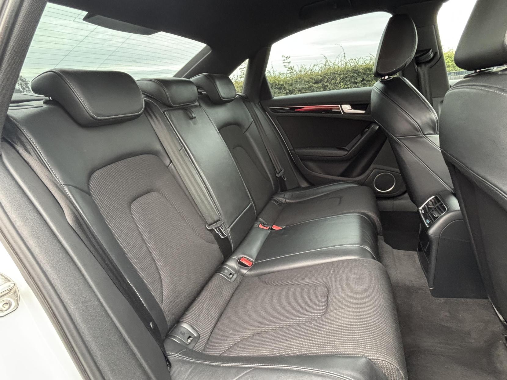 Audi A4 2.0 TDI Black Edition Plus Saloon 4dr Diesel Multitronic Euro 5 (s/s) (177 ps)