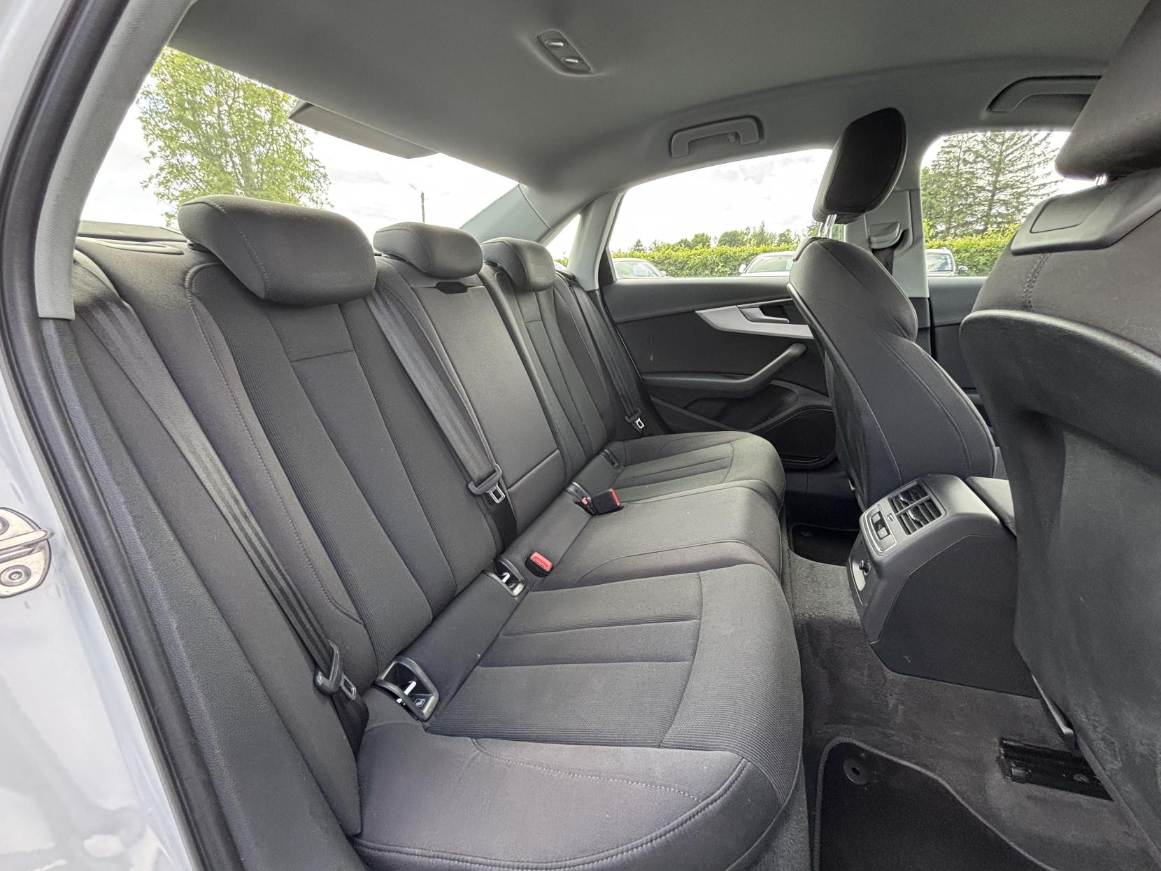 Audi A4 2.0 TDI ultra SE Saloon 4dr Diesel Manual Euro 6 (s/s) (150 ps)
